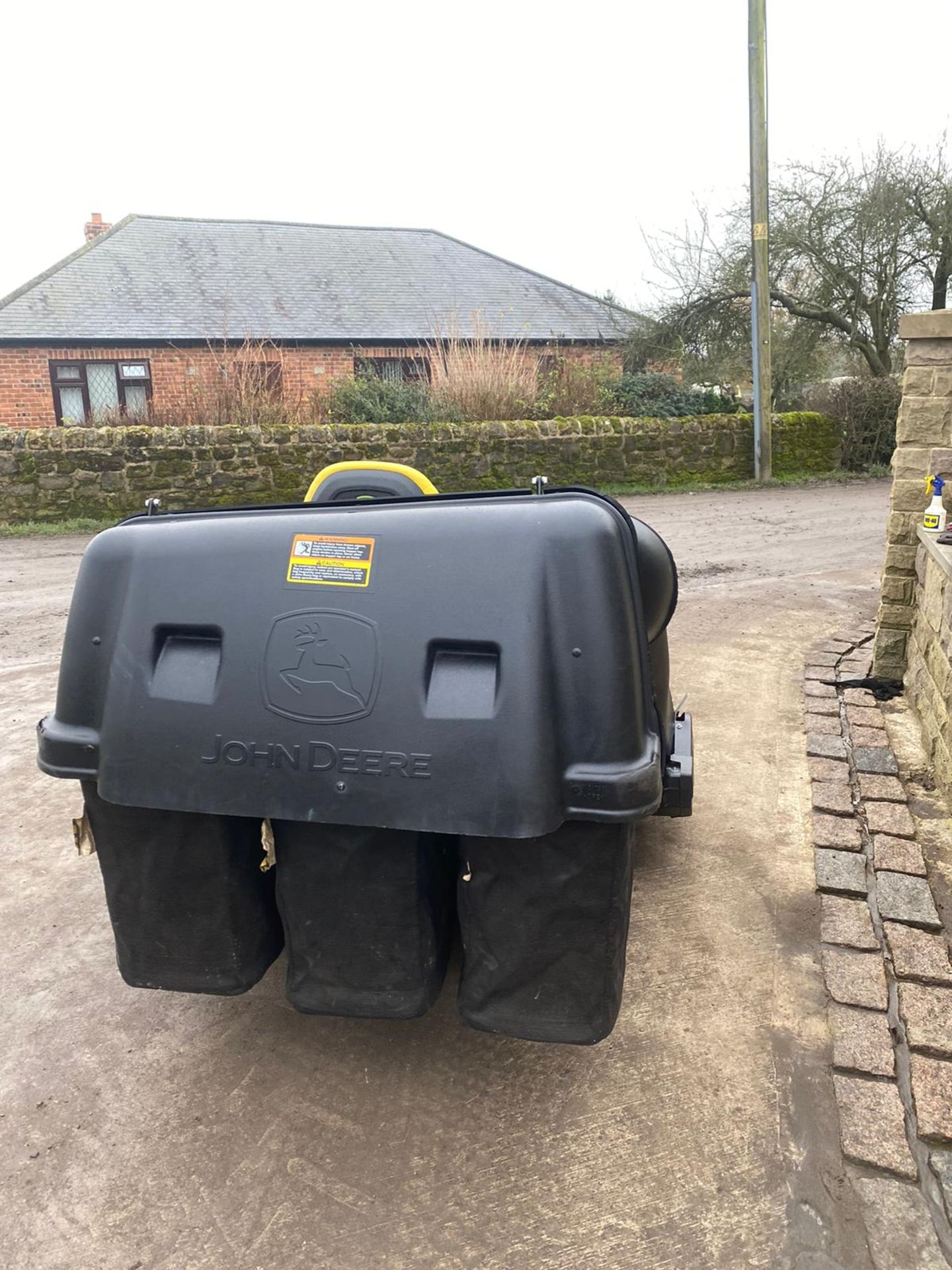 EX DEMO,JOHN DEERE X584 RIDE ON LAWN MOWER WITH COLLECTOR DOM 16,10,2018 ARRIVED IN THE UK IN 2019 - Image 5 of 11