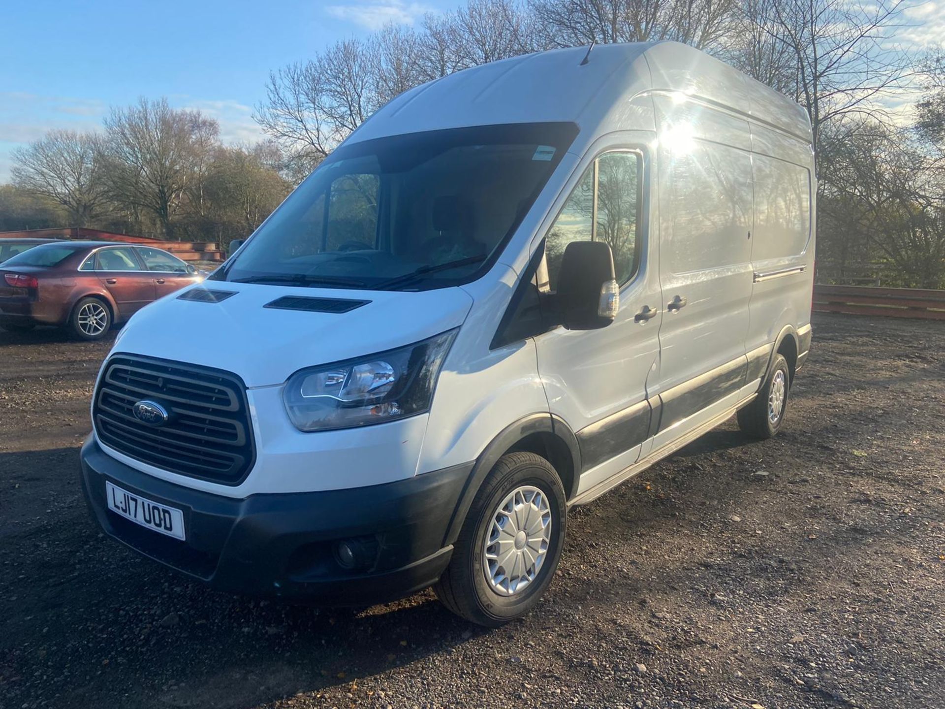 2017/17 REG FORD TRANSIT 350 2.0 DIESEL WHITE PANEL VAN, SHOWING 0 FORMER KEEPERS *PLUS VAT* - Image 3 of 12