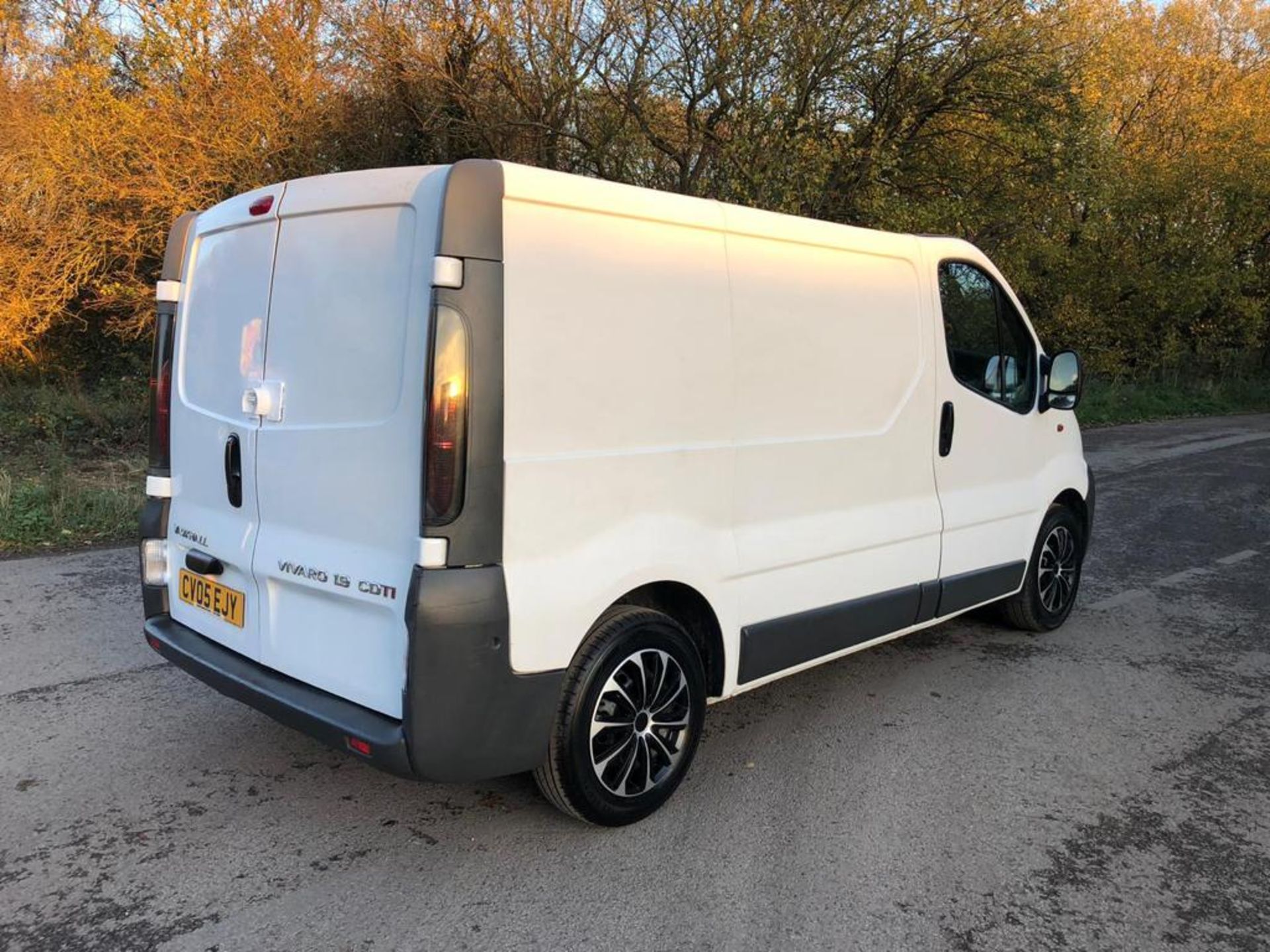 2005/05 REG VAUXHALL VIVARO 2700 DTI SWB 1.9 DIESEL WHITE PANEL VAN *NO VAT* - Image 4 of 9