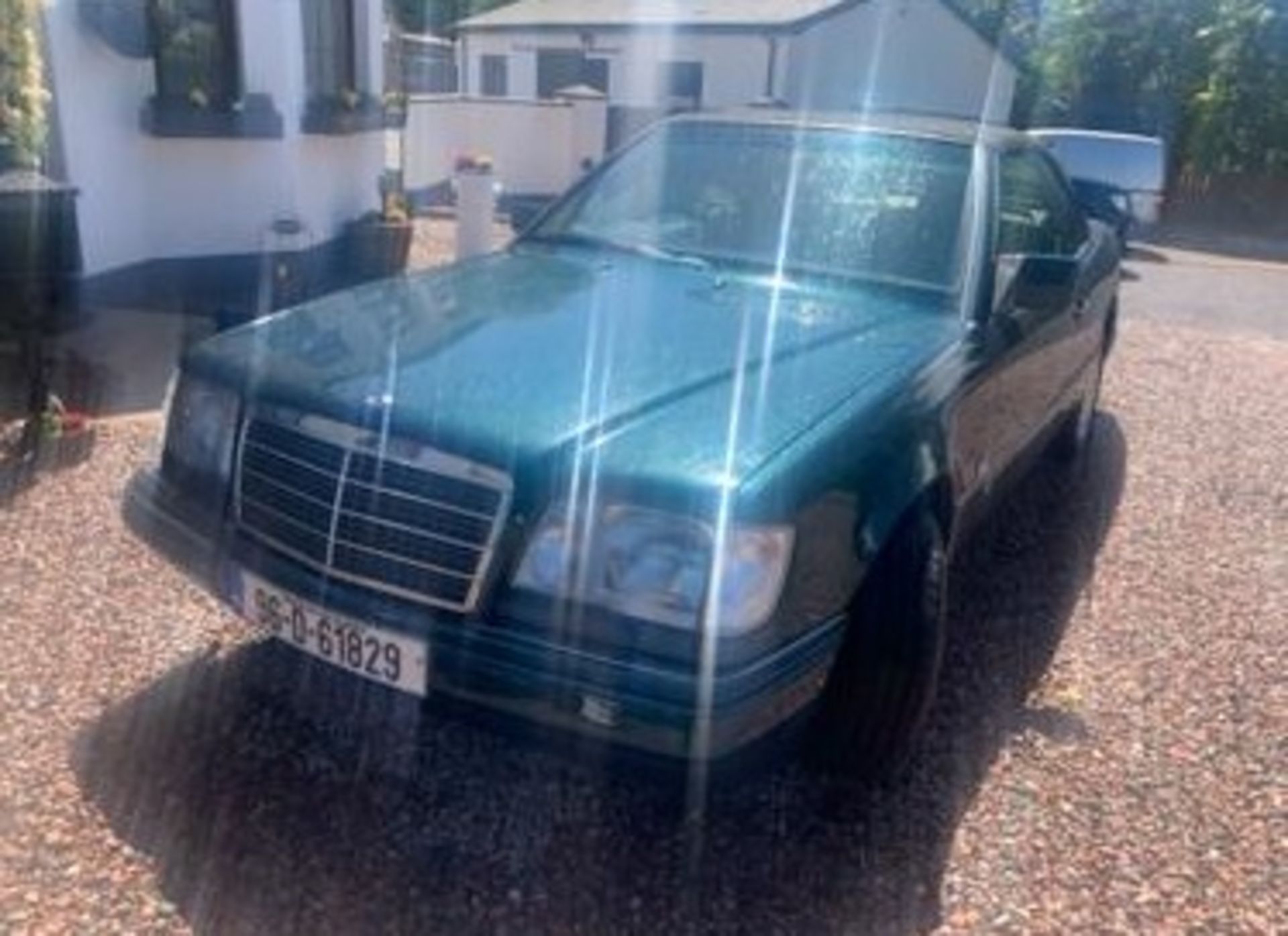 MERCEDES E220 CONVERTIBLE, 145,000 MILES, CLASSIC CAR, STARTS, RUNS AND DRIVES *NO VAT* - Image 2 of 8