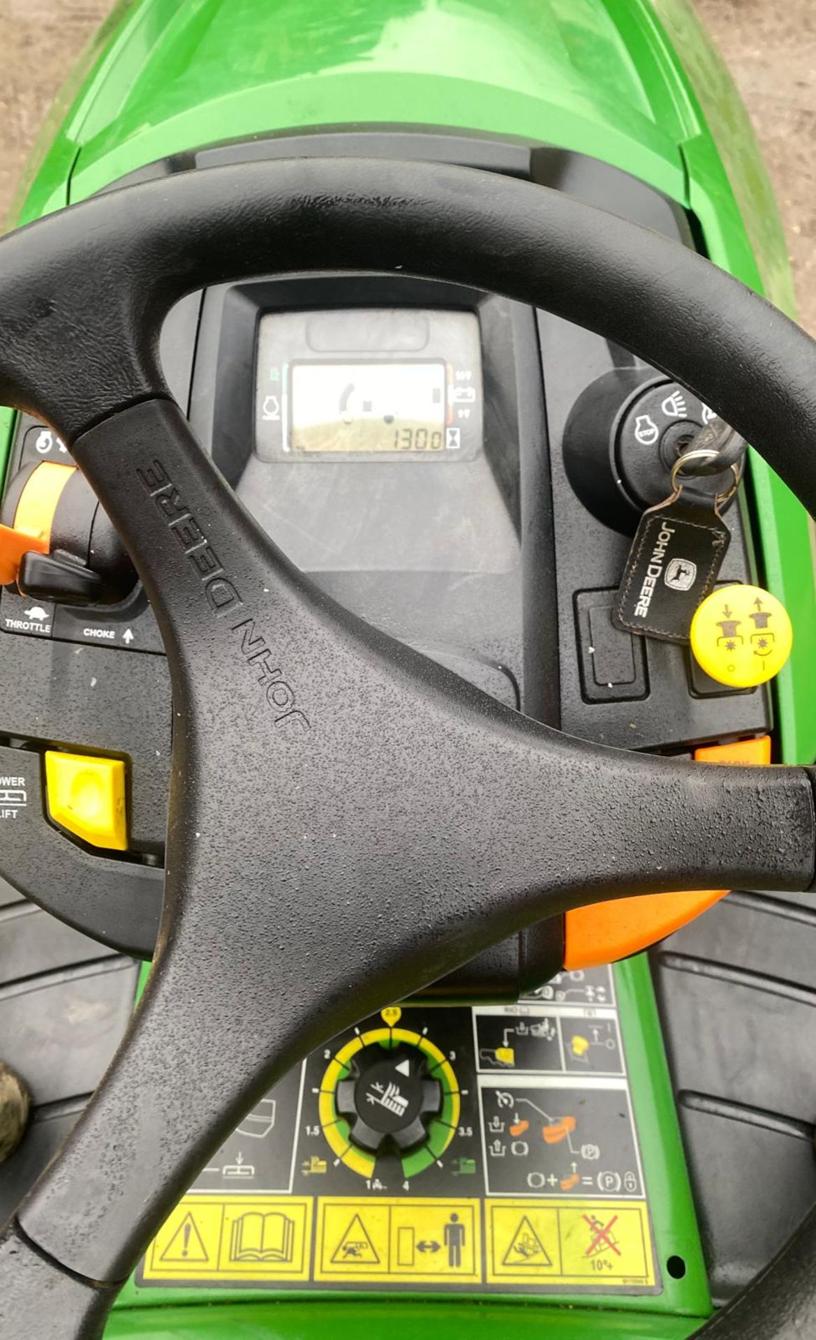 EX DEMO,JOHN DEERE X584 RIDE ON LAWN MOWER WITH COLLECTOR DOM 16,10,2018 ARRIVED IN THE UK IN 2019 - Image 10 of 11