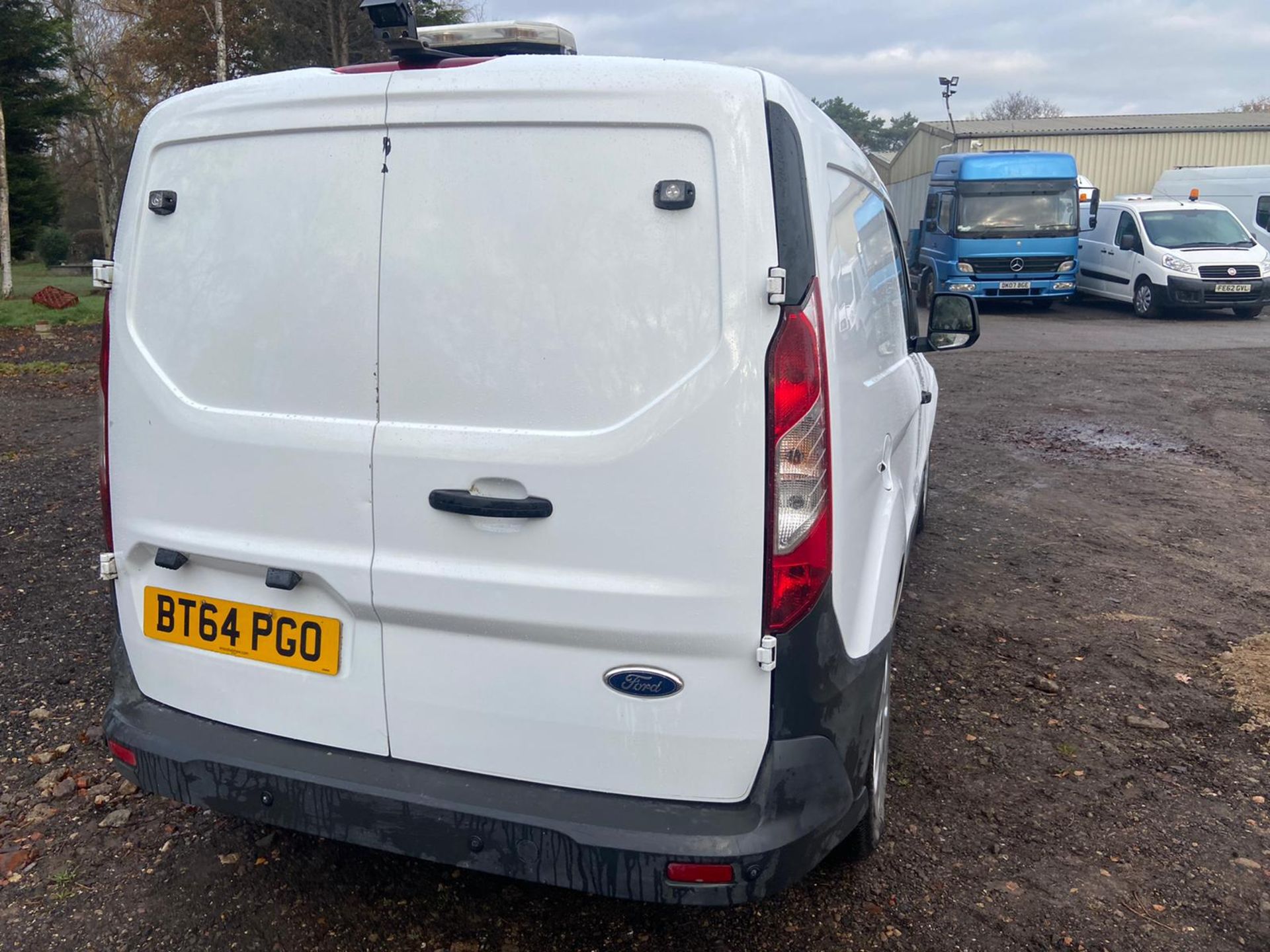 2015/64 REG FORD TRANSIT CONNECT 200 ECONETIC 1.6 DIESEL WHITE PANEL VAN, SHOWING 0 FORMER KEEPERS - Image 5 of 10