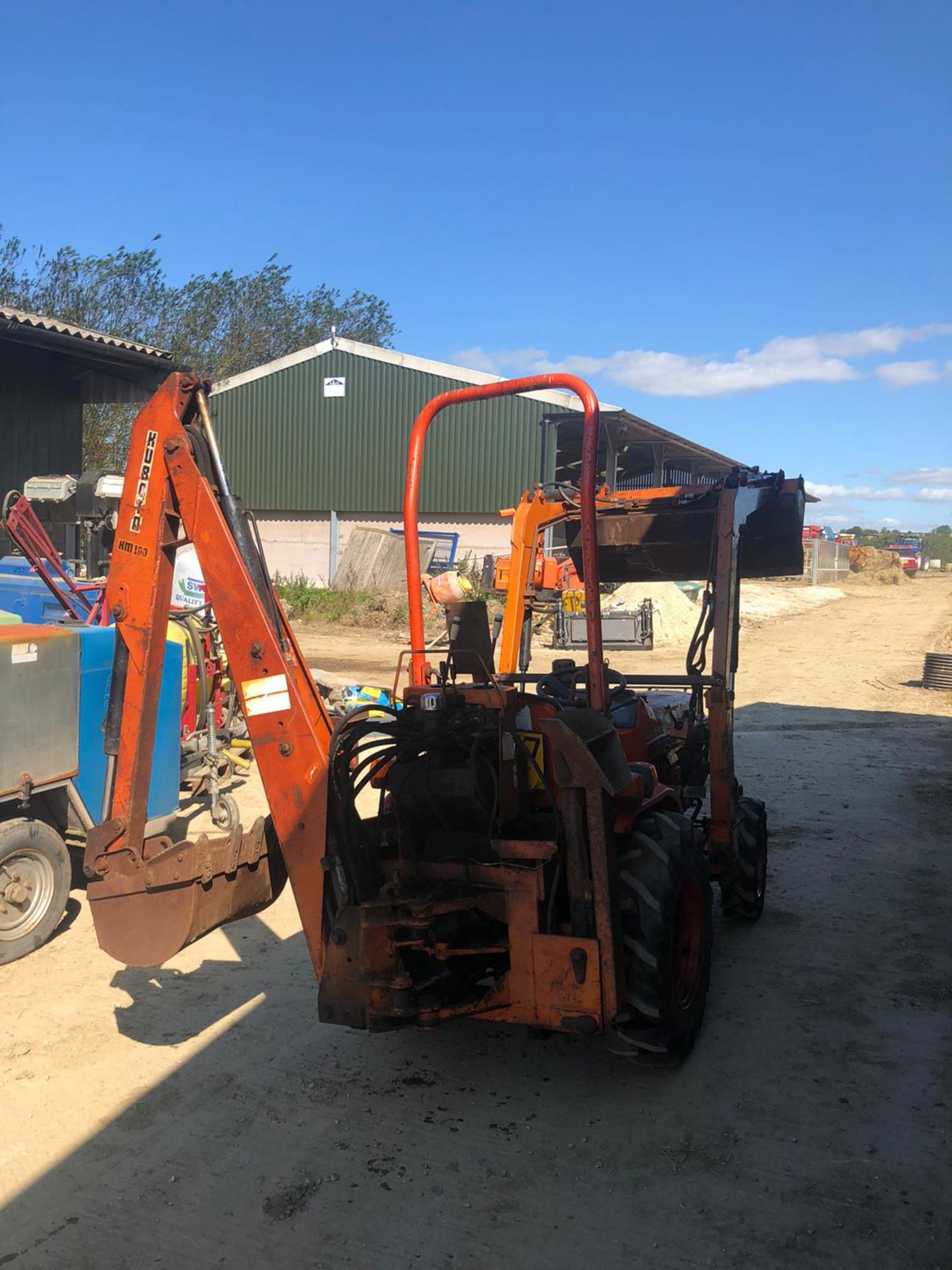 KUBOTA B1750 FRONT LOADER BACKHOE, RUNS, DRIVES AND DIGS, SHOWING 2150 HOURS *PLUS VAT* - Image 5 of 6