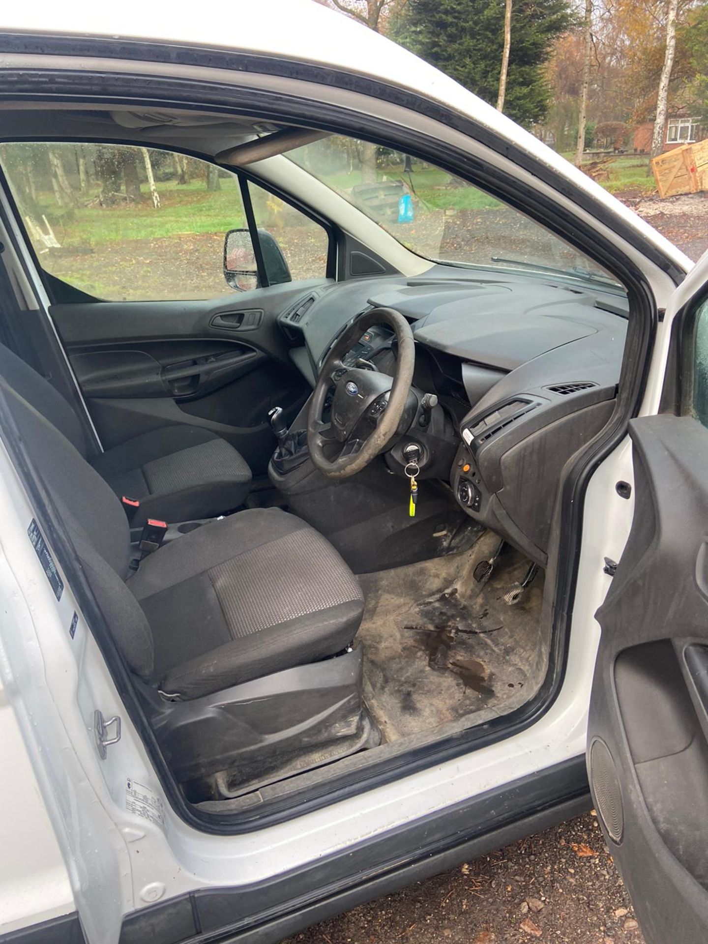 2015/64 REG FORD TRANSIT CONNECT 200 ECONETIC 1.6 DIESEL WHITE PANEL VAN, SHOWING 0 FORMER KEEPERS - Image 8 of 10