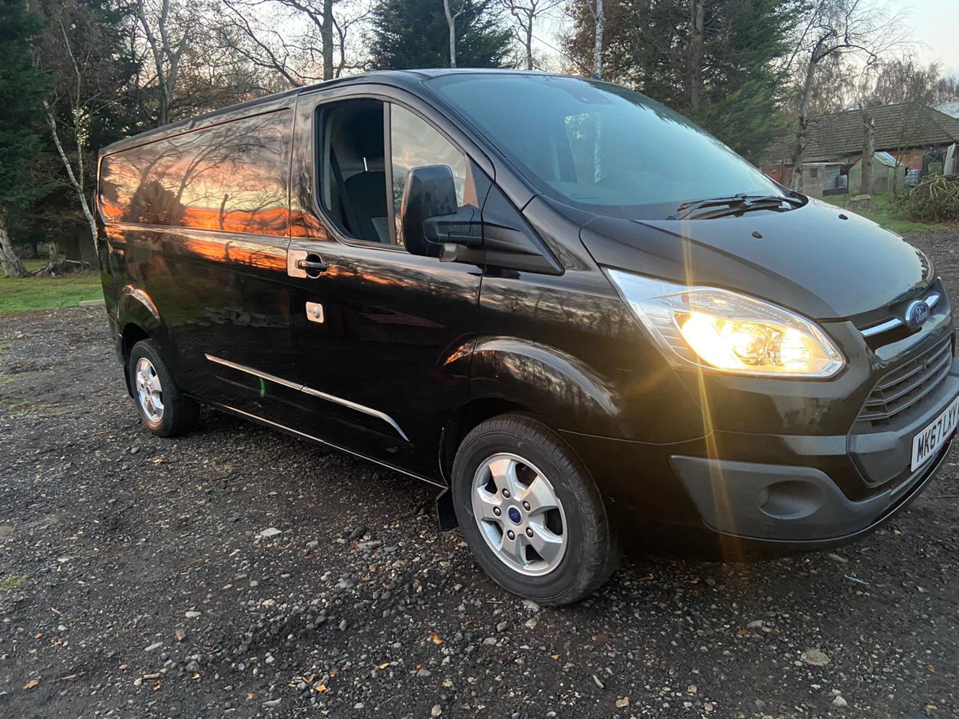 2017/67 REG FORD TRANSIT CUSTOM 290 LIMITED 2.0 DIESEL BLACK PANEL VAN, SHOWING 0 FORMER KEEPERS