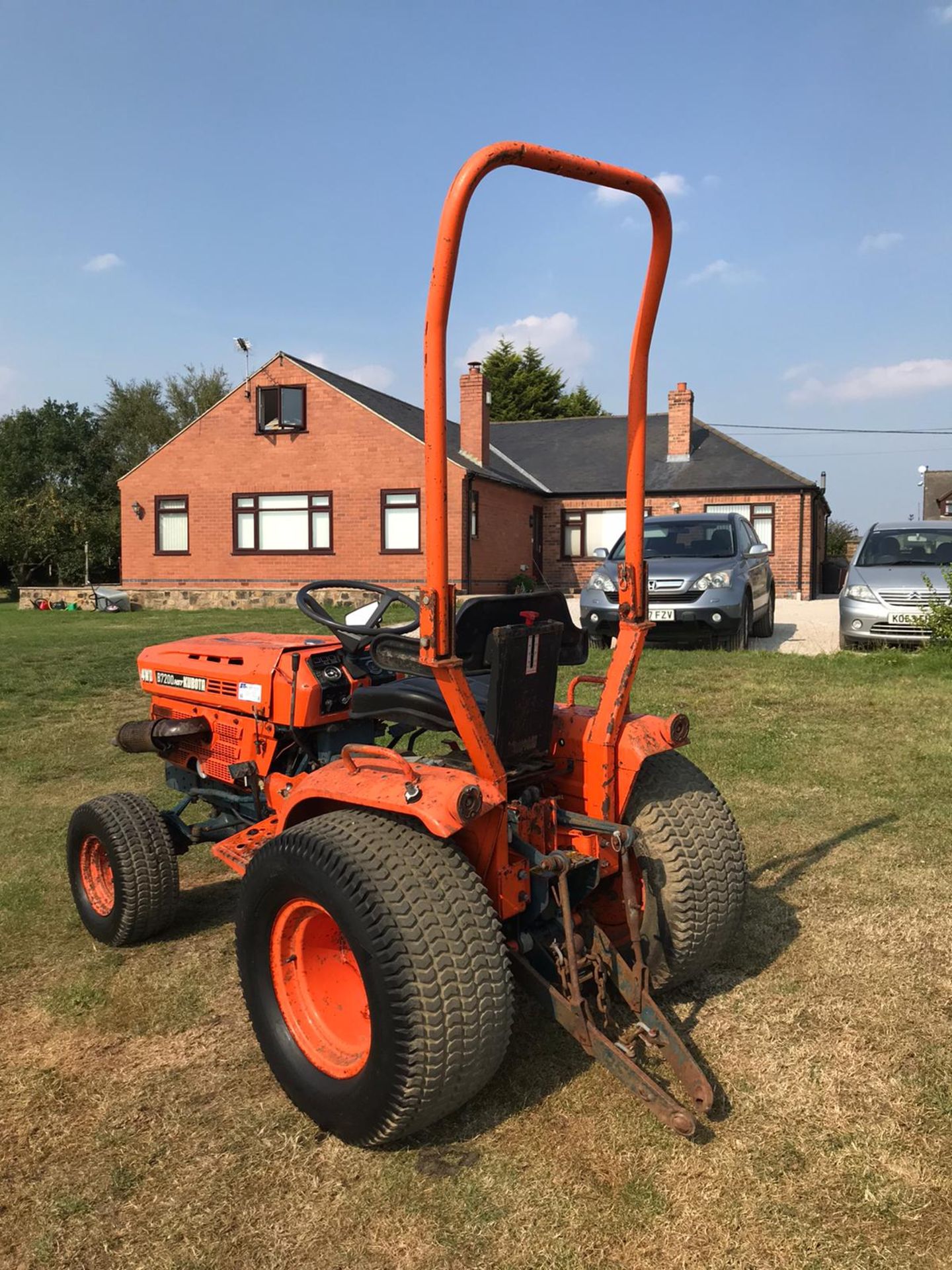 KUBOTA B7200 4WD COMPACT TRACTOR, RUNS AND DRIVES *PLUS VAT* - Image 3 of 4