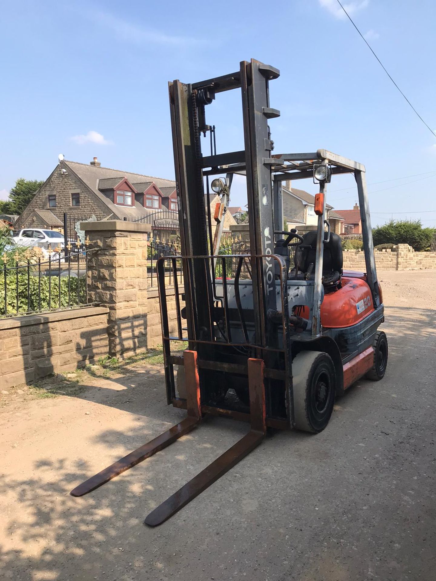 TOYOTA 20 FORKLIFT, RUNS, DRIVES AND LIFTS *PLUS VAT* - Image 2 of 5