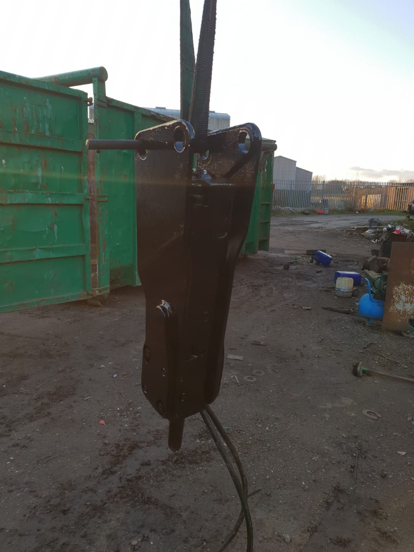 MINI DIGGER HYDRAULIC BREAKER / PECKER FOR A 1.5 TON DIGGER TO A 3 TON DIGGER 25 MM PIN OR 40MM PIN - Image 3 of 7