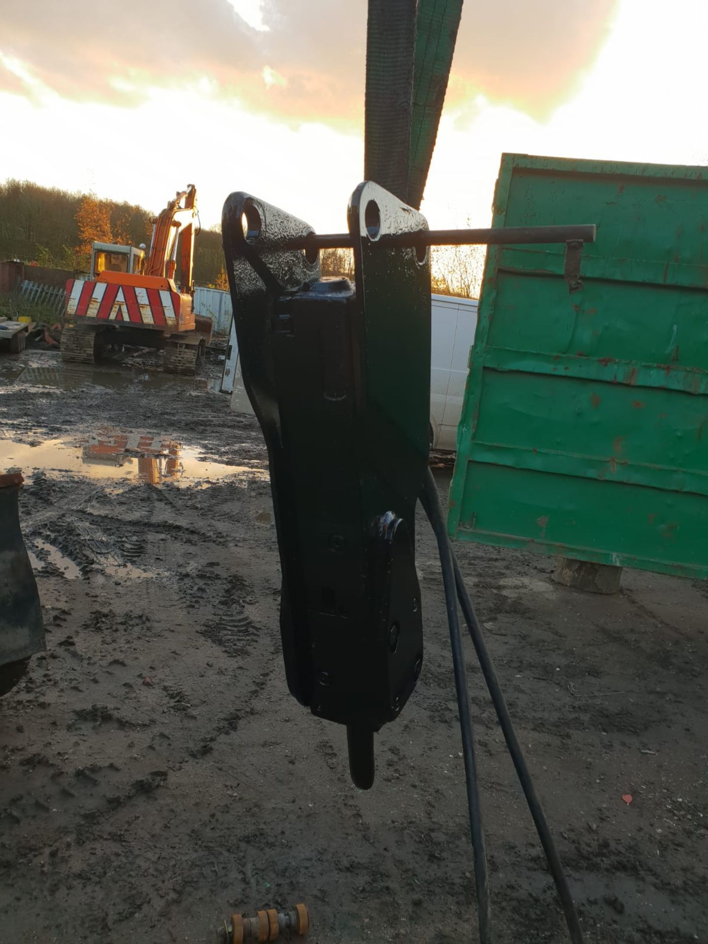 MINI DIGGER HYDRAULIC BREAKER / PECKER FOR A 1.5 TON DIGGER TO A 3 TON DIGGER 25 MM PIN OR 40MM PIN - Image 6 of 7