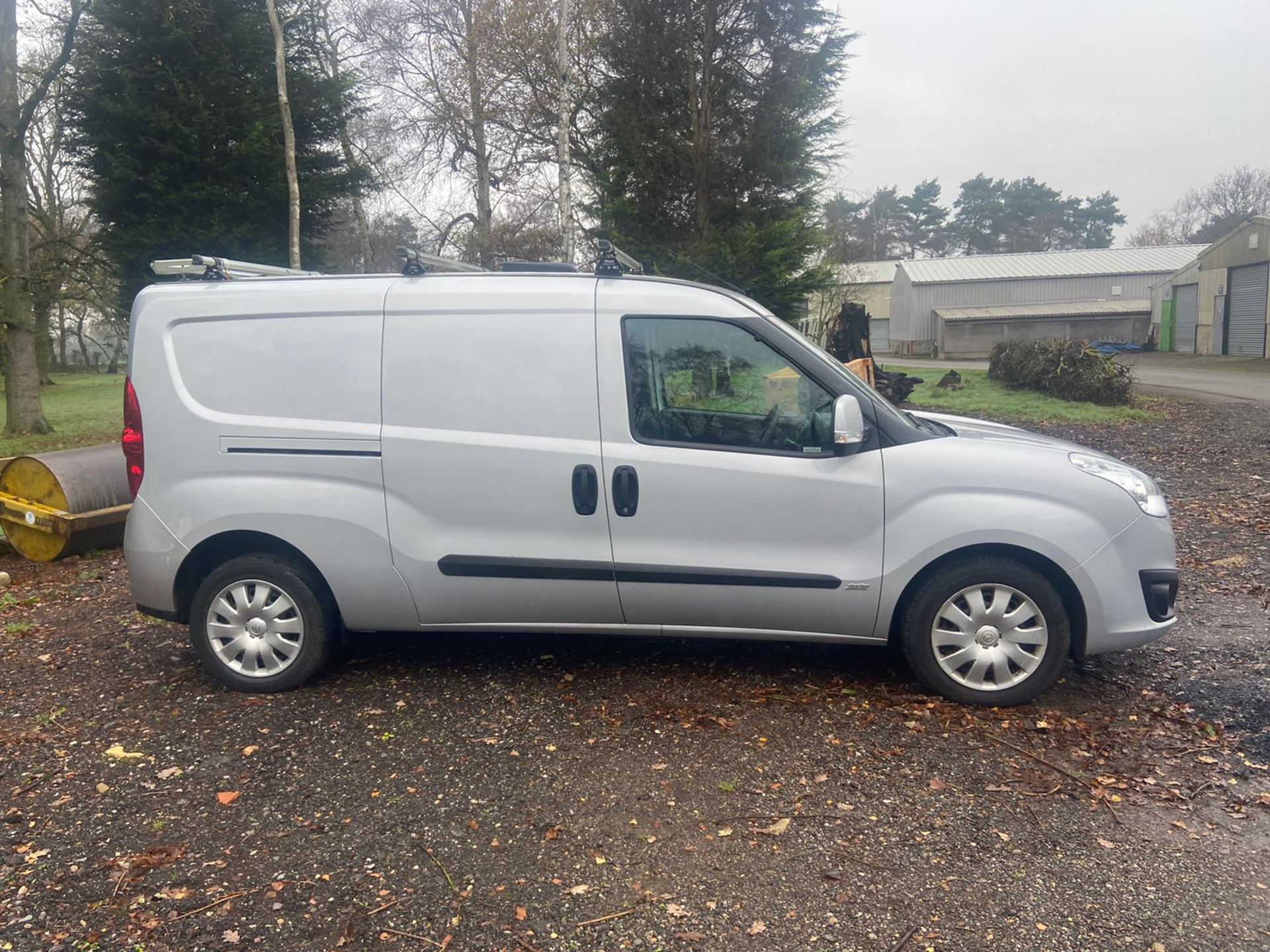 2016/66 REG VAUXHALL COMBO 2300 SPORT CDTI ECO 1.25 DIESEL SILVER PANEL VAN, SHOWING 0 FORMER KEEPER - Image 2 of 7