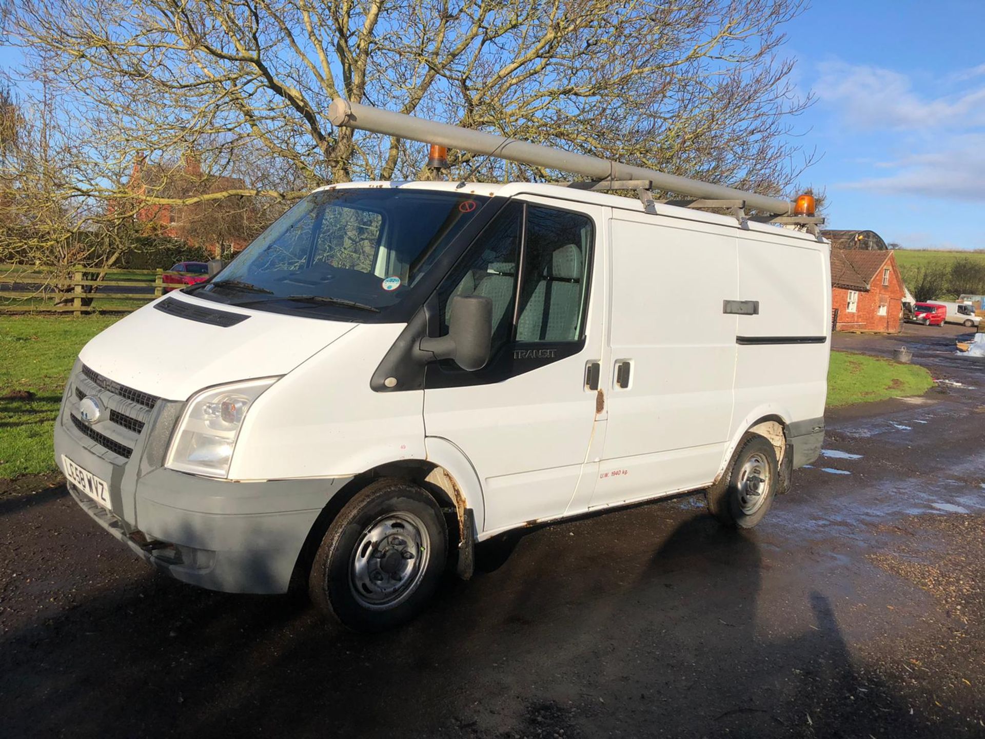 2009/58 REG FORD TRANSIT 85 T260M FWD 2.2 DIESEL WHITE PANEL VAN, SHOWING 0 FORMER KEEPERS - Image 3 of 11