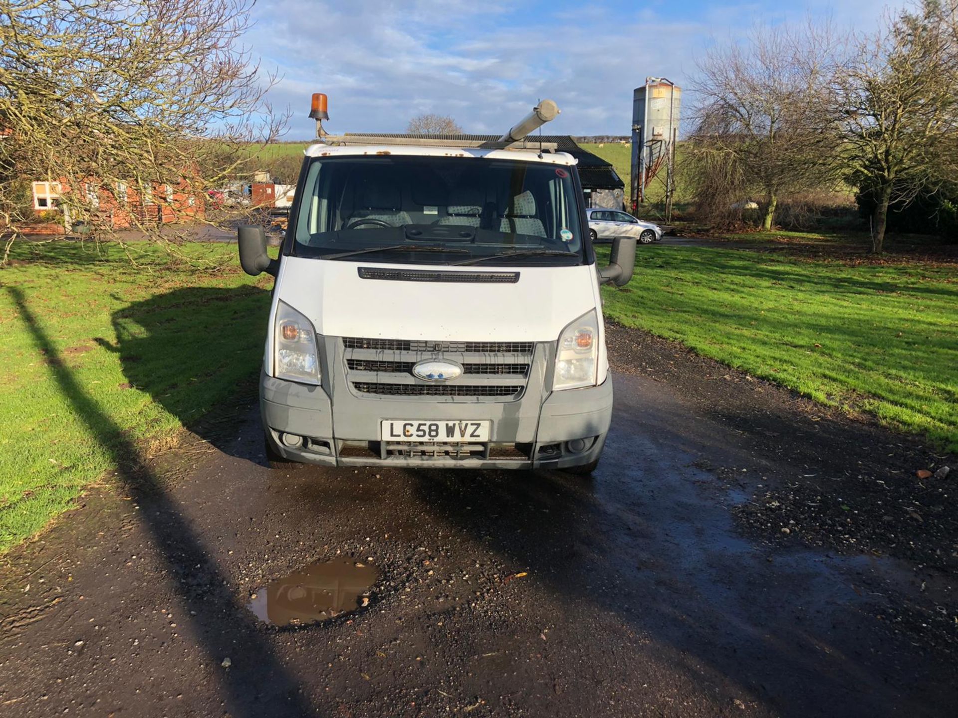 2009/58 REG FORD TRANSIT 85 T260M FWD 2.2 DIESEL WHITE PANEL VAN, SHOWING 0 FORMER KEEPERS - Image 2 of 11