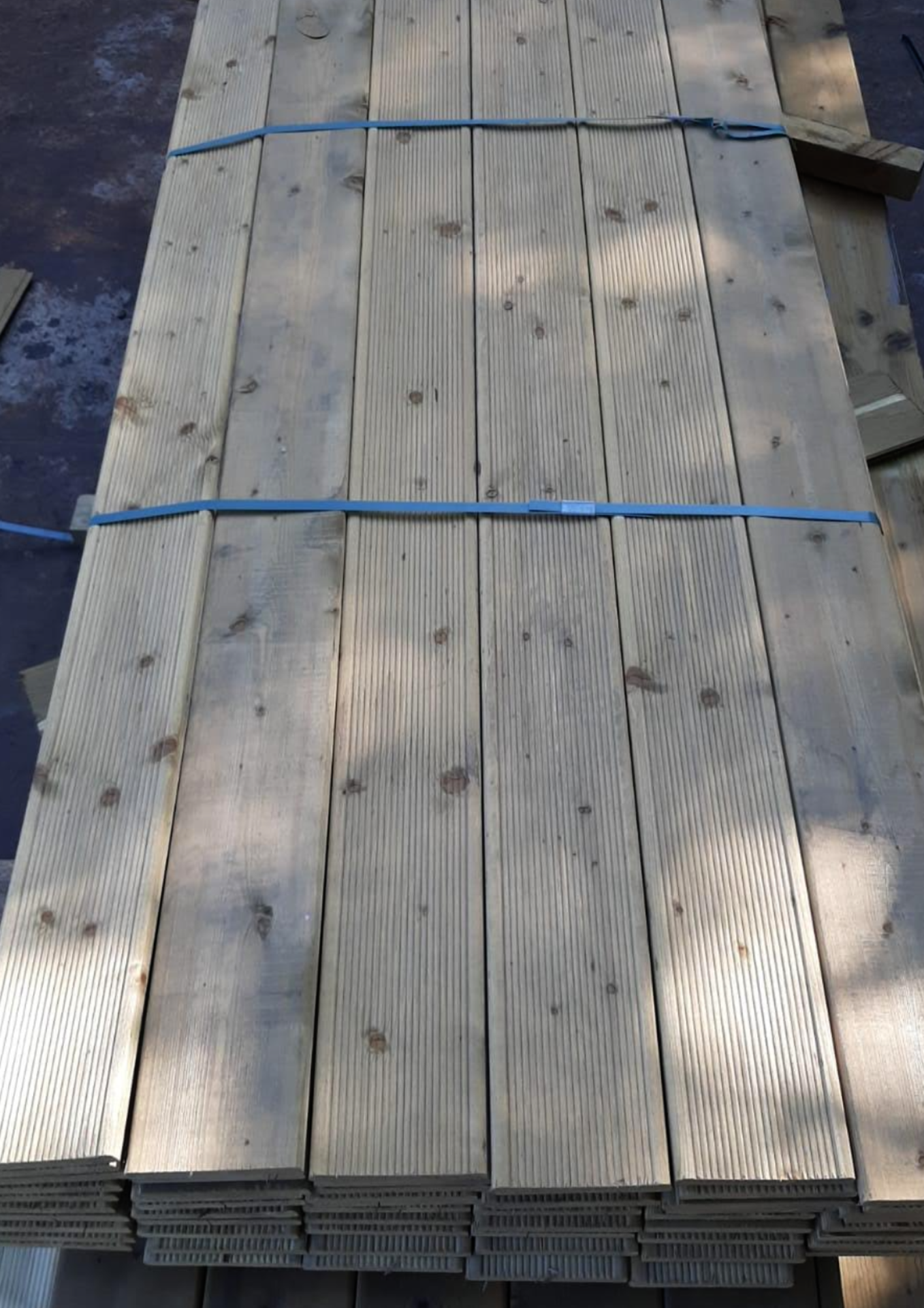 DECKING BOARDS 25 OF ALL NEW SIZE 4.2m x 120MM x 20MM *NO VAT* - Image 2 of 2