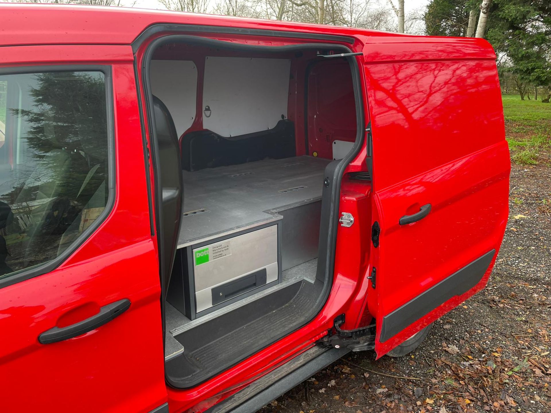 2014/64 REG FORD TRANSIT CONNECT 210 ECONETIC 1.6 DIESEL RED PANEL VAN, SHOWING 0 FORMER KEEPERS - Image 9 of 14