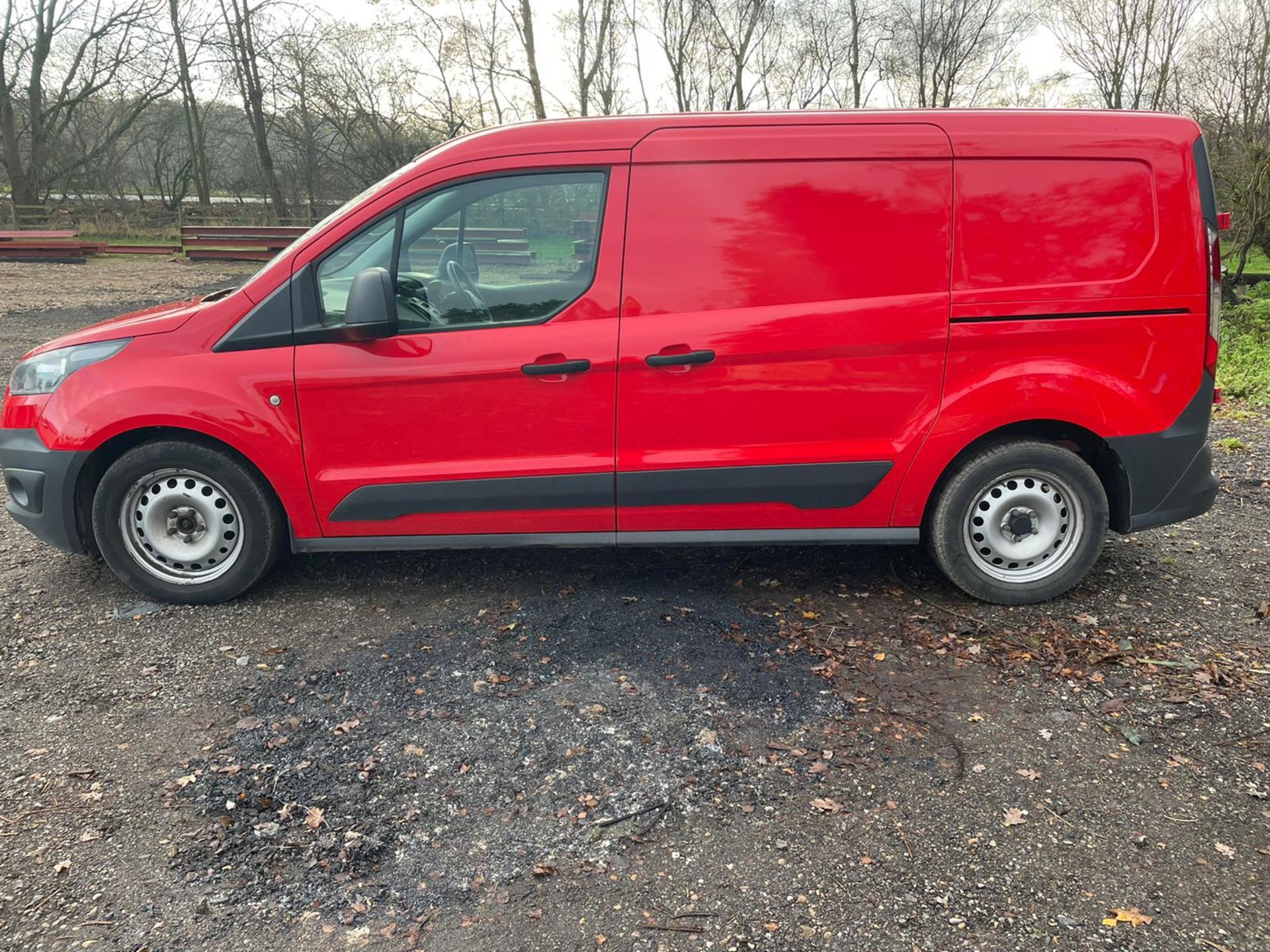 2014/64 REG FORD TRANSIT CONNECT 210 ECONETIC 1.6 DIESEL RED PANEL VAN, SHOWING 0 FORMER KEEPERS - Image 4 of 14