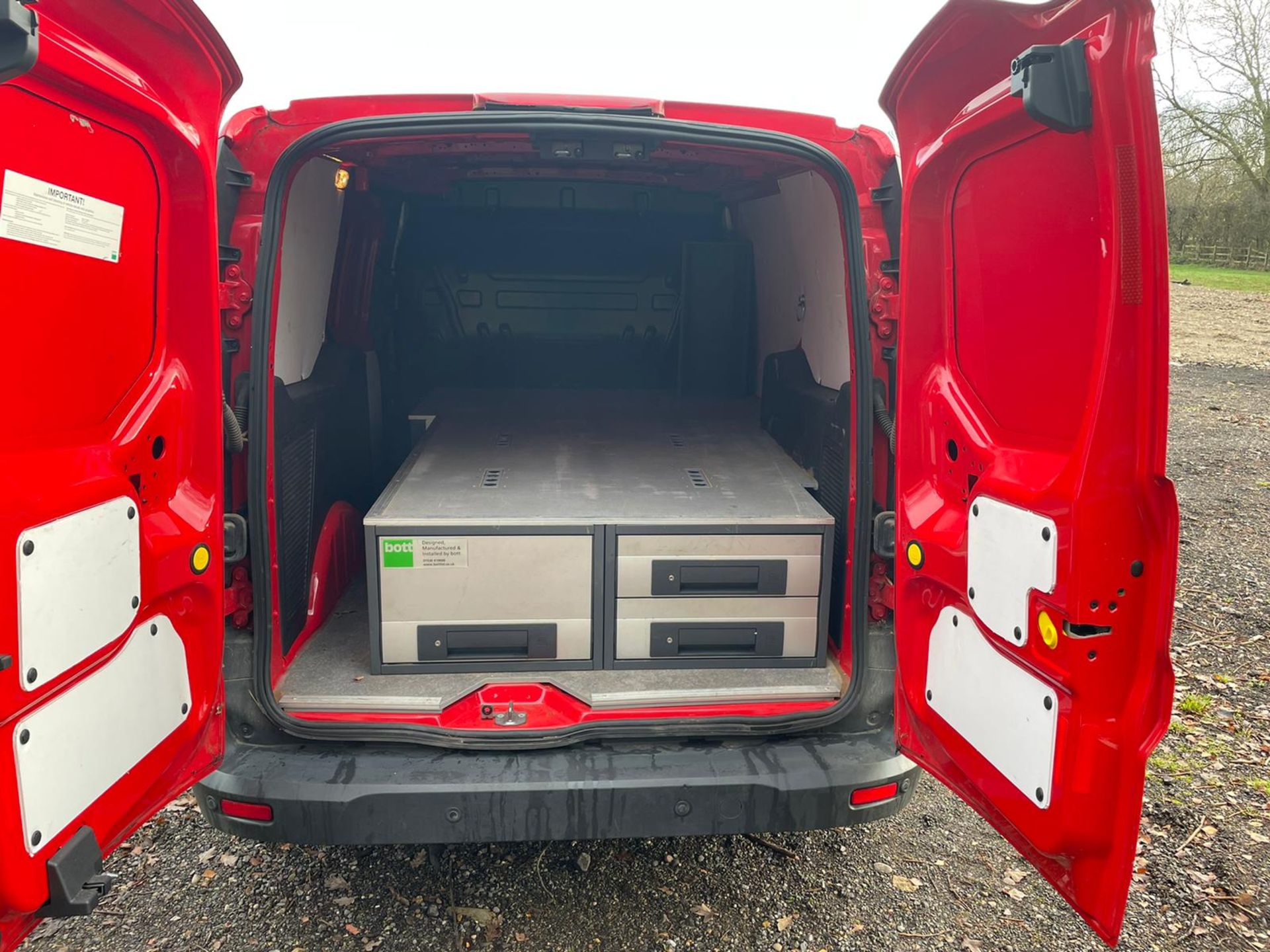2014/64 REG FORD TRANSIT CONNECT 210 ECONETIC 1.6 DIESEL RED PANEL VAN, SHOWING 0 FORMER KEEPERS - Image 11 of 14