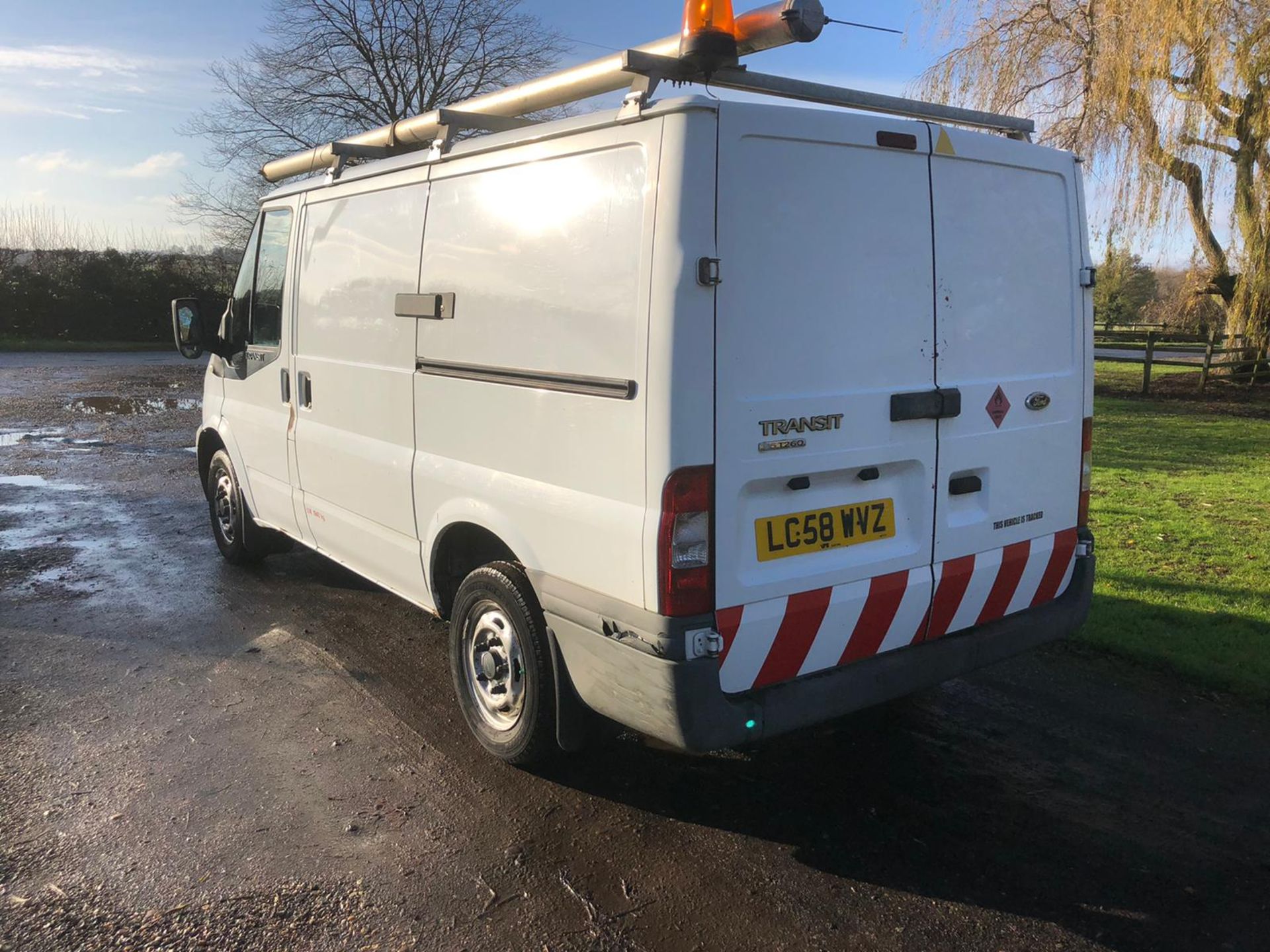 2009/58 REG FORD TRANSIT 85 T260M FWD 2.2 DIESEL WHITE PANEL VAN, SHOWING 0 FORMER KEEPERS - Image 4 of 11