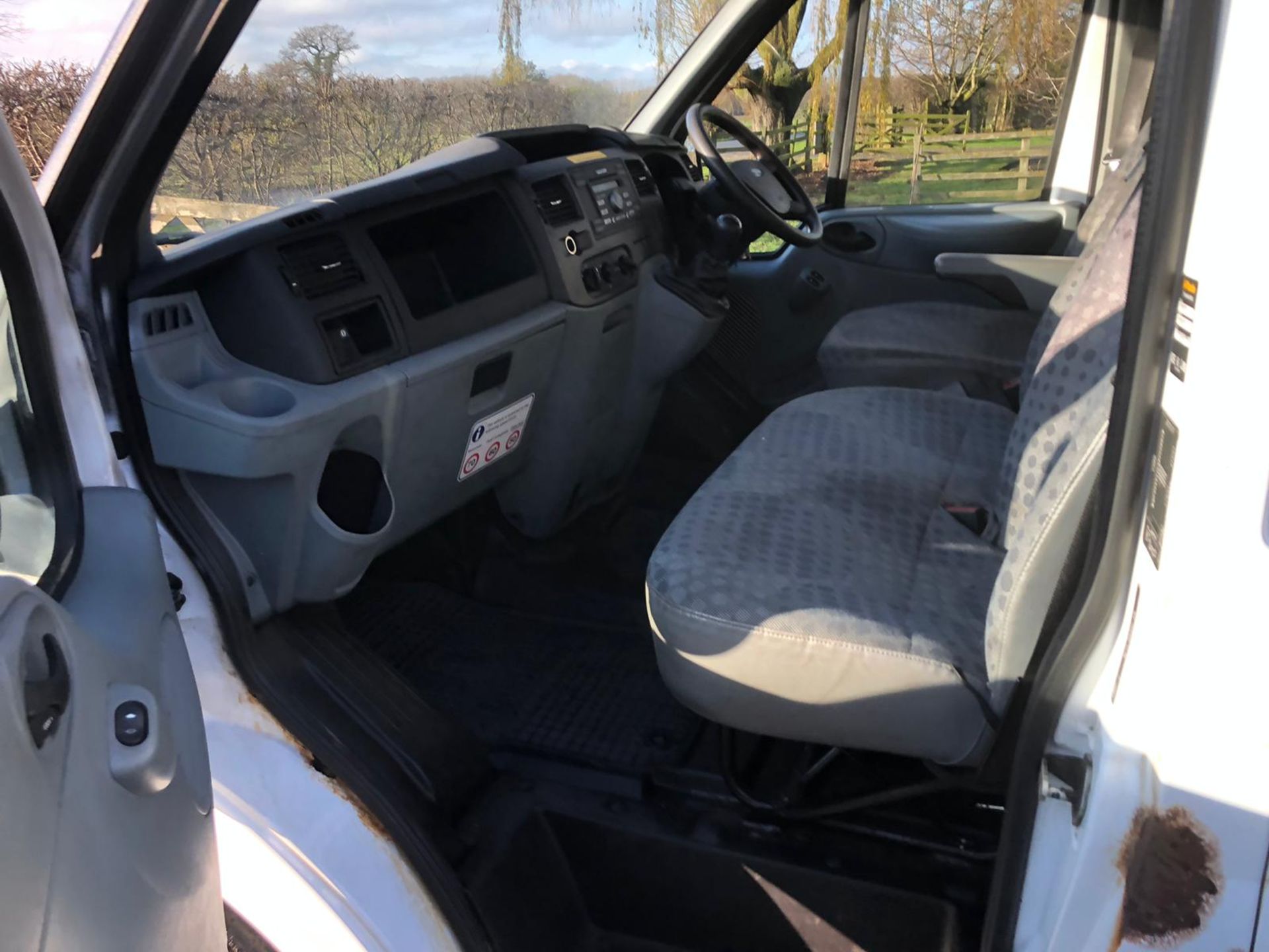 2009/58 REG FORD TRANSIT 85 T260M FWD 2.2 DIESEL WHITE PANEL VAN, SHOWING 0 FORMER KEEPERS - Image 10 of 11