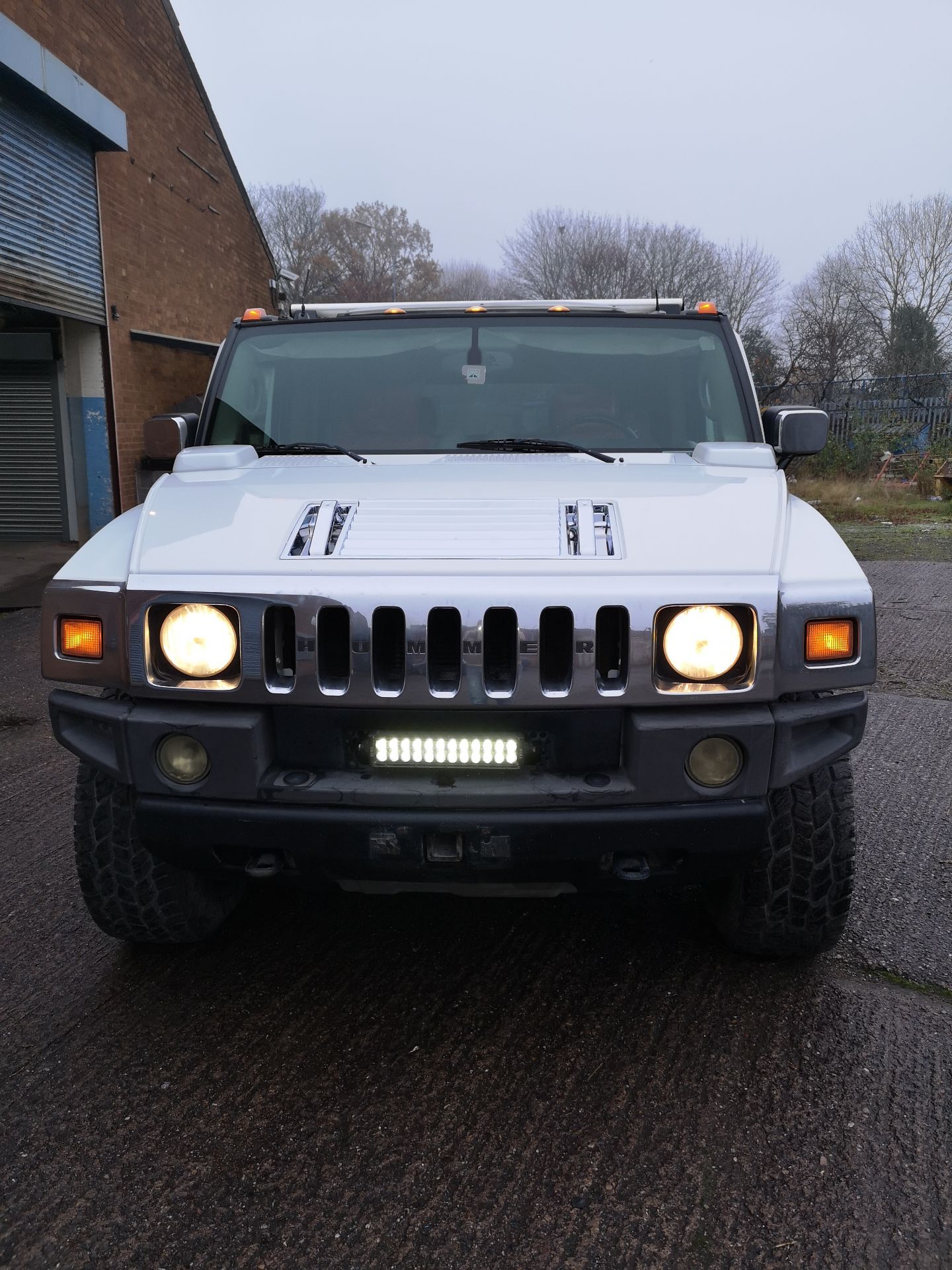 White Hummer H2, 2003 4 x 4 (no vat) SEATS JUST DONE IN RED LEATHER ( NO VAT) - Image 2 of 17