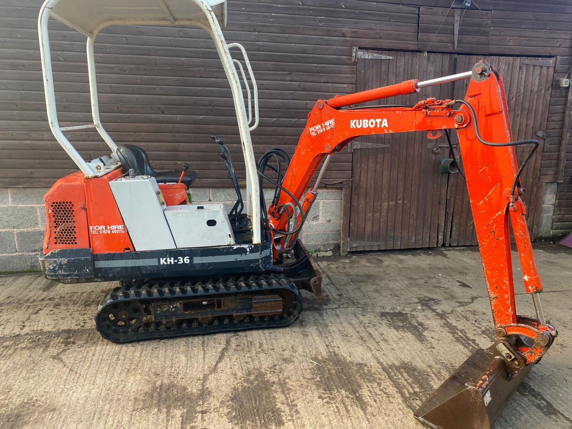 KUBOTA KH-36 MINI DIGGER, CLEAN TIDY MACHINE, HOURS: 3550, STARTS OFF THE KEY RUNS, DRIVES AND DIGS - Image 6 of 8