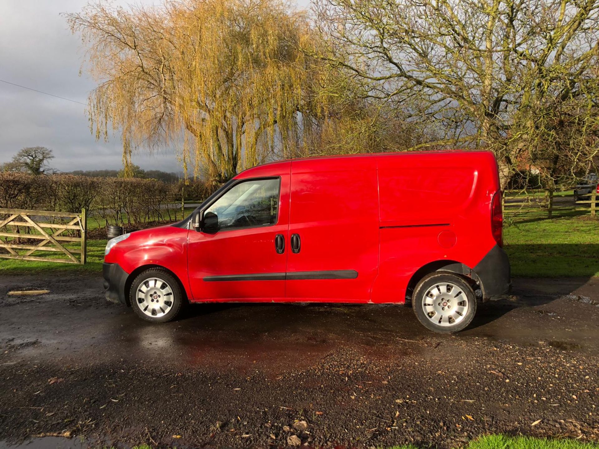 2014/14 REG FIAT DOBLO 16V MULTIJET 1.25 DIESEL RED PANEL VAN, SHOWING 0 FORMER KEEPERS *PLUS VAT* - Image 4 of 12