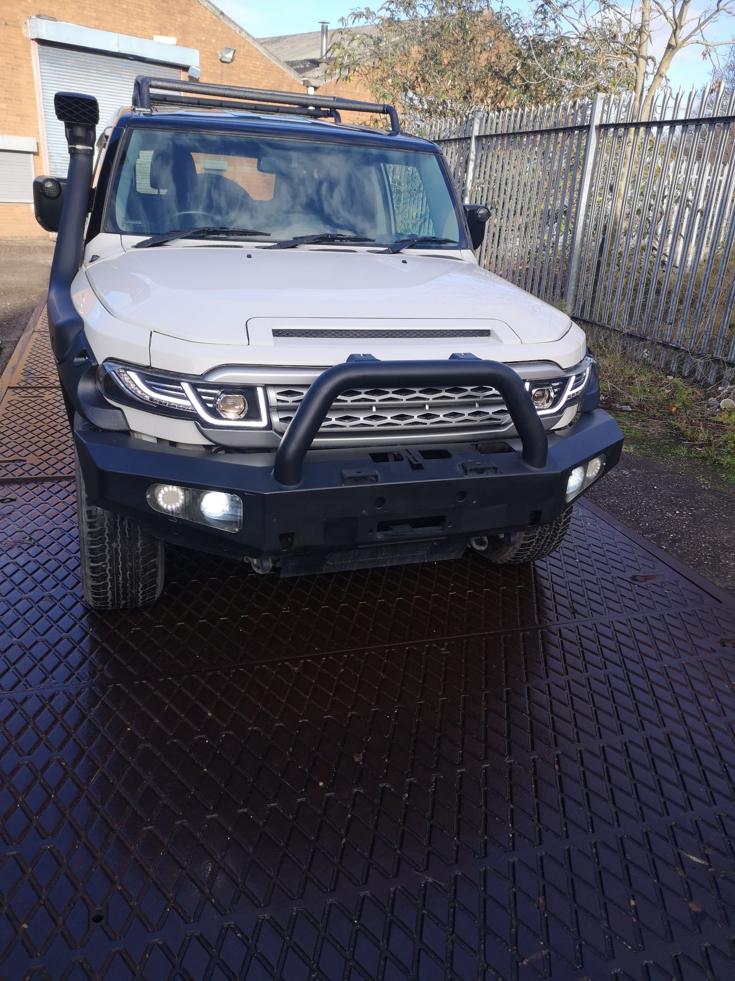 White RHD Toyota FJ Cruiser - Image 2 of 18