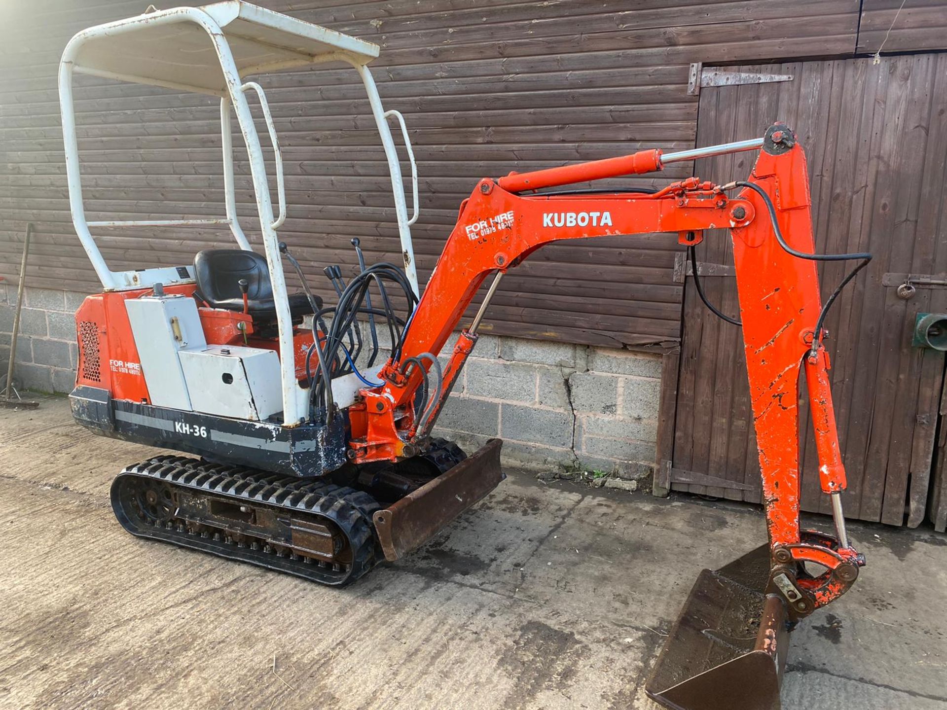 KUBOTA KH-36 MINI DIGGER, CLEAN TIDY MACHINE, HOURS: 3550, STARTS OFF THE KEY RUNS, DRIVES AND DIGS - Image 4 of 8