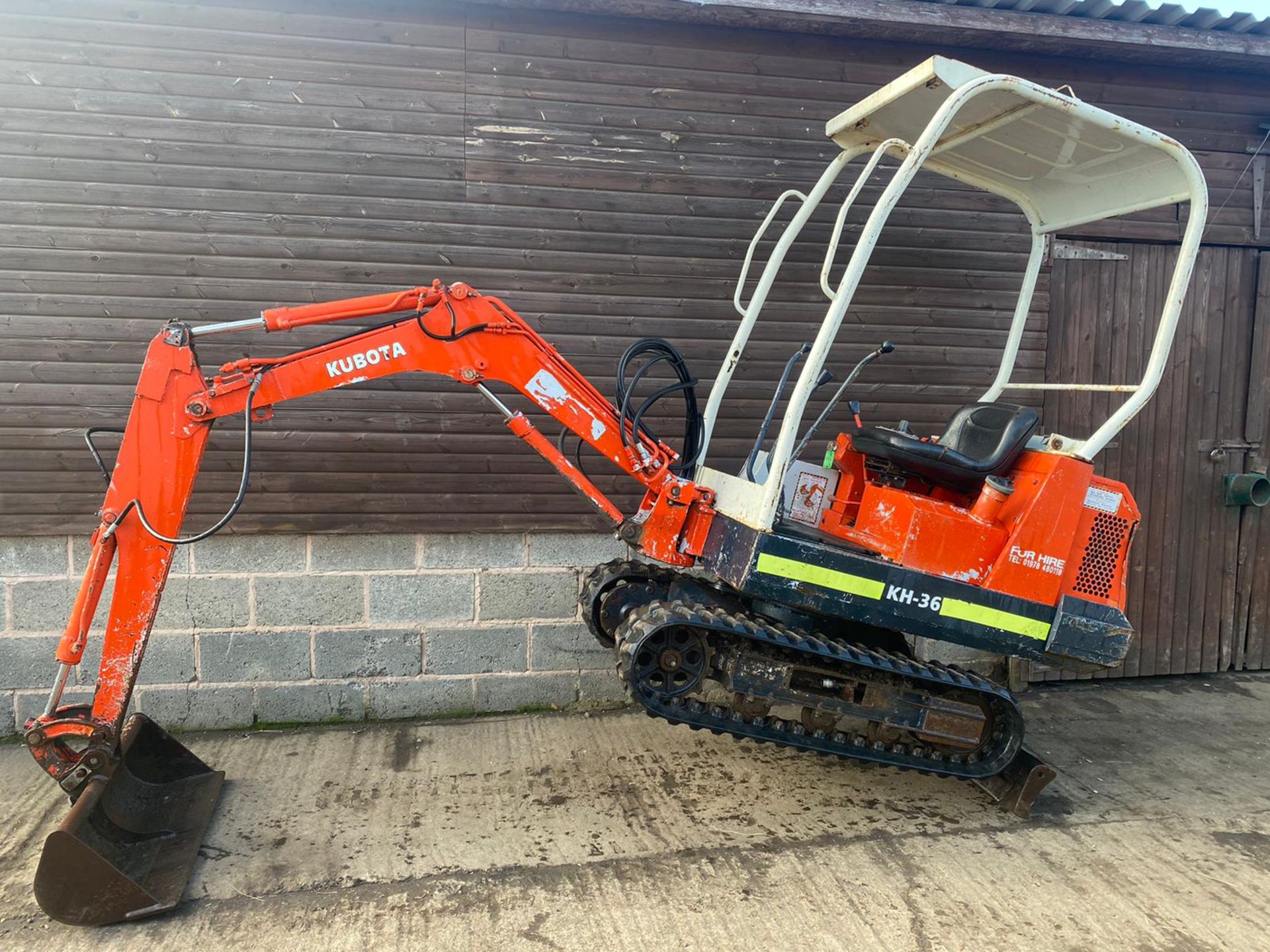KUBOTA KH-36 MINI DIGGER, CLEAN TIDY MACHINE, HOURS: 3550, STARTS OFF THE KEY RUNS, DRIVES AND DIGS - Image 5 of 8