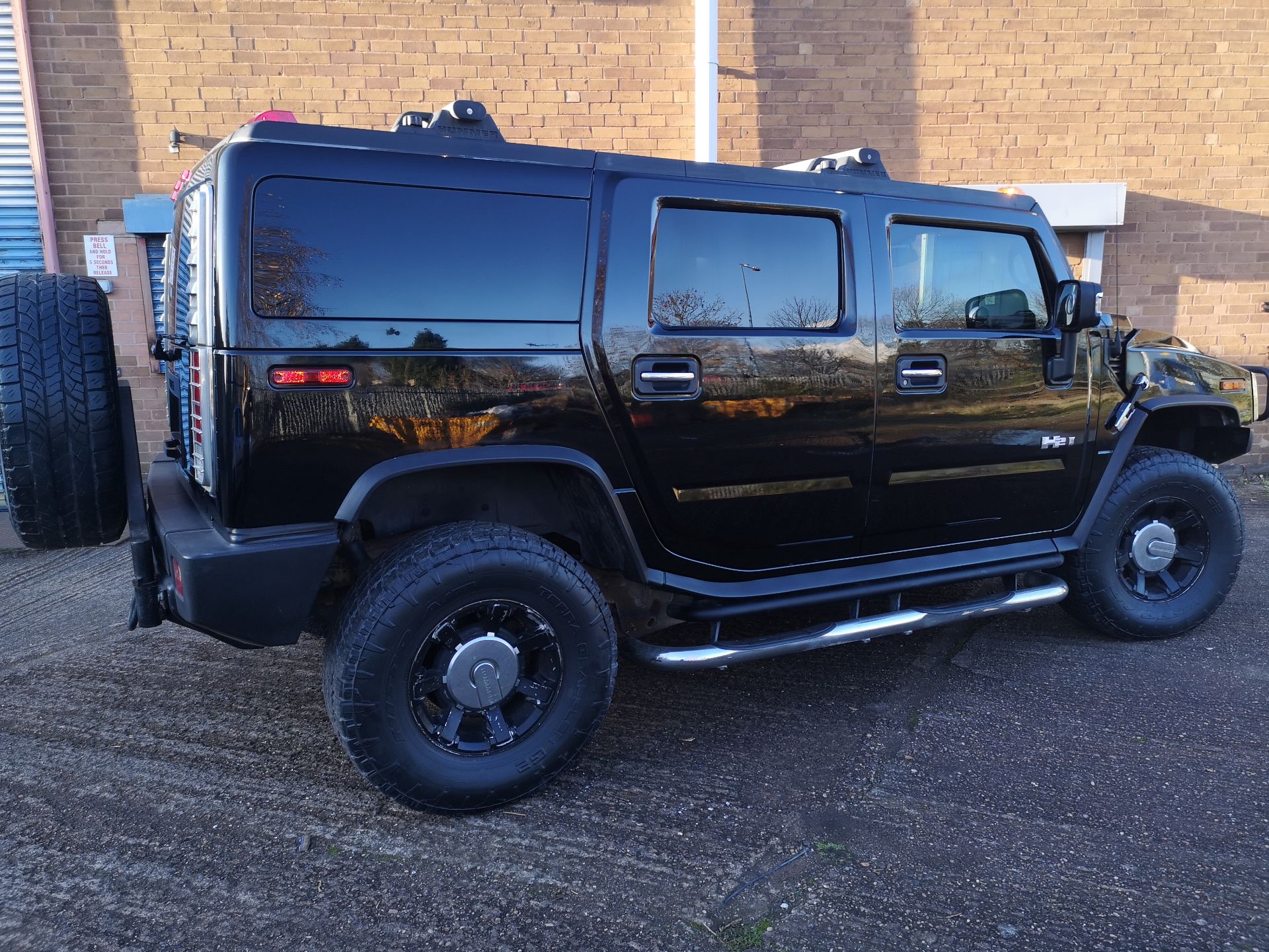 Scare the Neighbour’s in this Black Hummer H2, 2006 4 x 4 (no vat) - Image 2 of 17