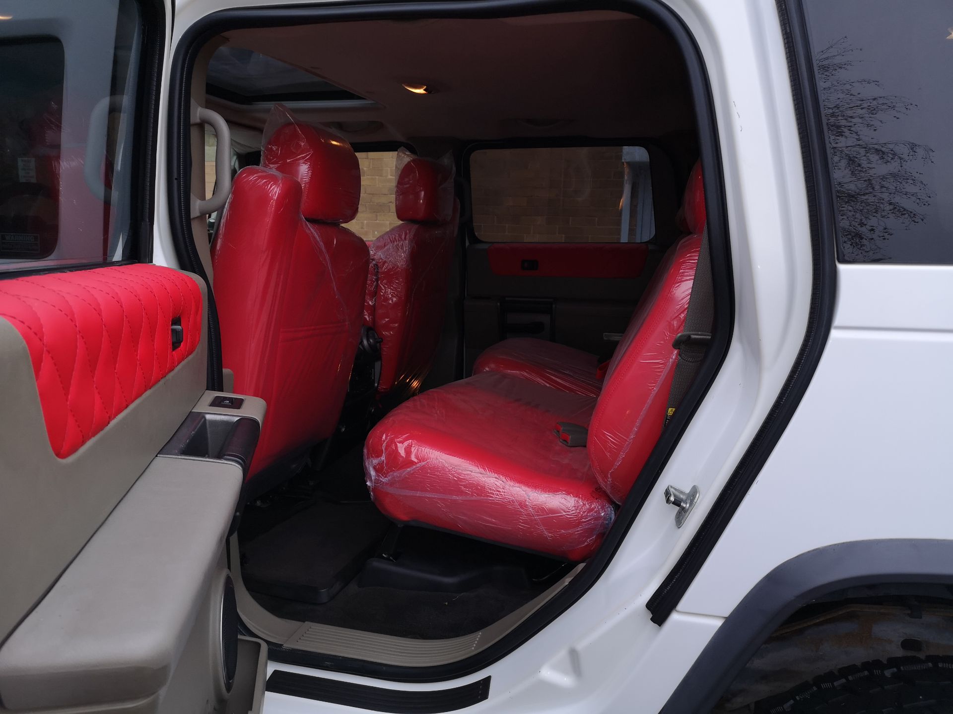 White Hummer H2, 2003 4 x 4 (no vat) SEATS JUST DONE IN RED LEATHER ( NO VAT) - Image 11 of 17