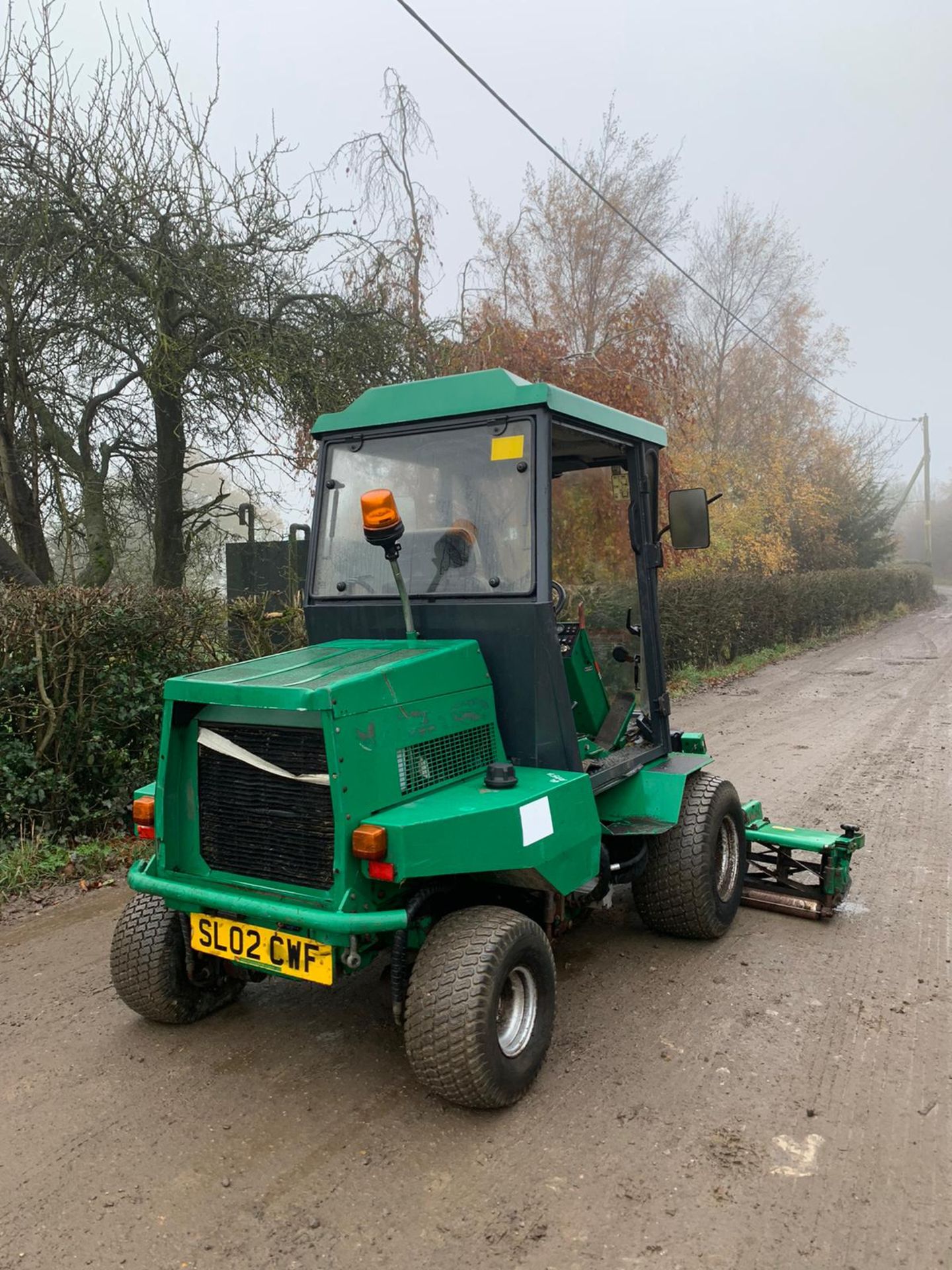 2002 RANSOMES 2250 RIDE ON MOWER, RUNS, DRIVES AND CUTS *PLUS VAT* - Image 4 of 5