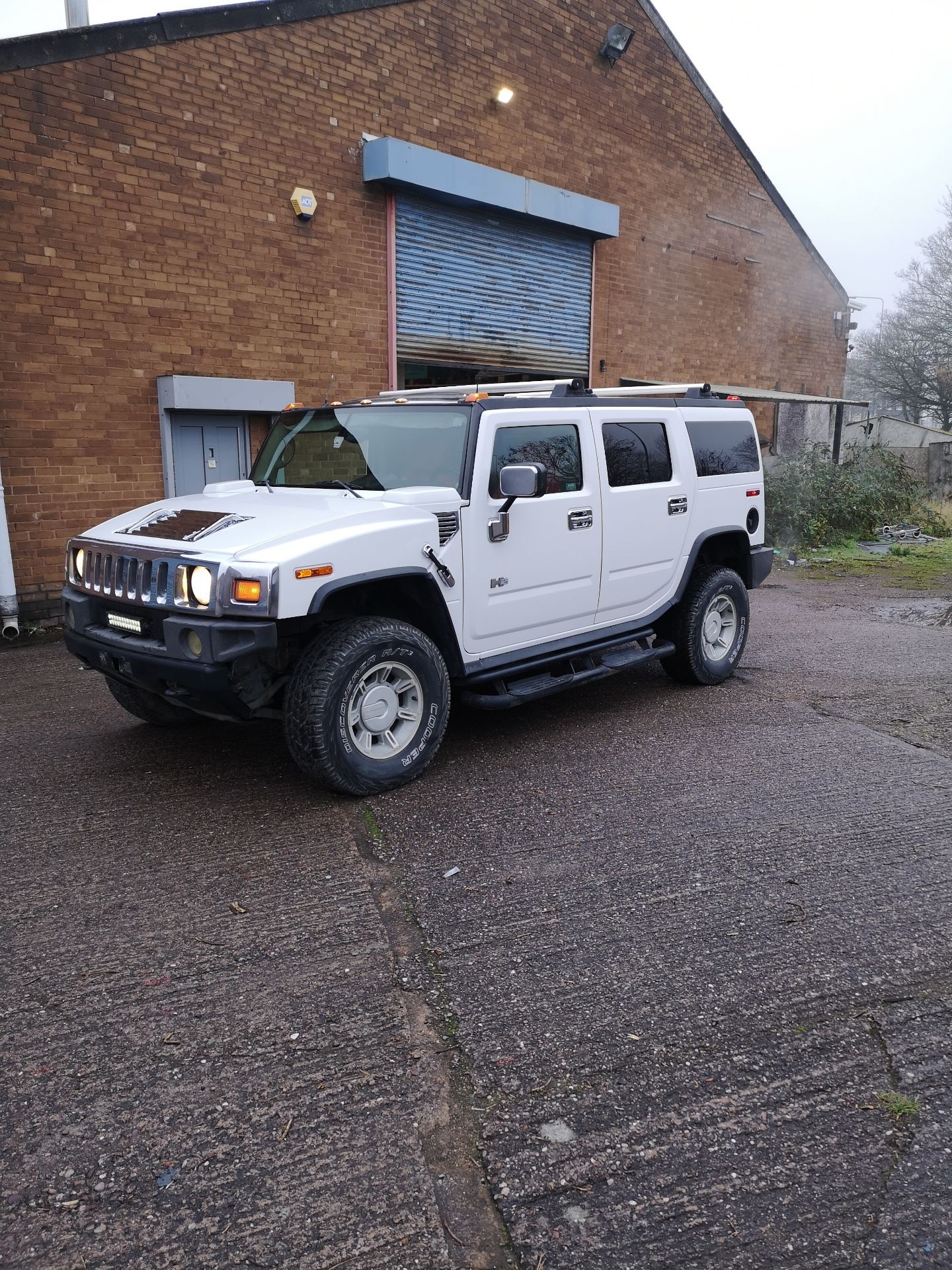 White Hummer H2, 2003 4 x 4 (no vat) SEATS JUST DONE IN RED LEATHER ( NO VAT)