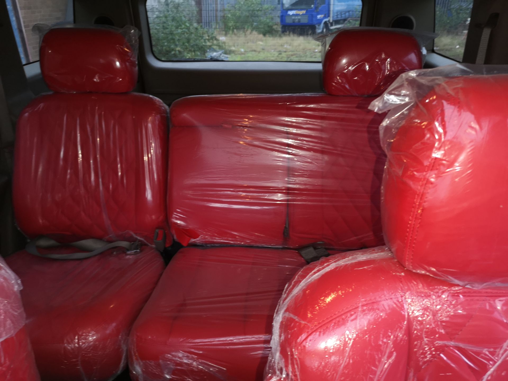 White Hummer H2, 2003 4 x 4 (no vat) SEATS JUST DONE IN RED LEATHER ( NO VAT) - Image 10 of 17