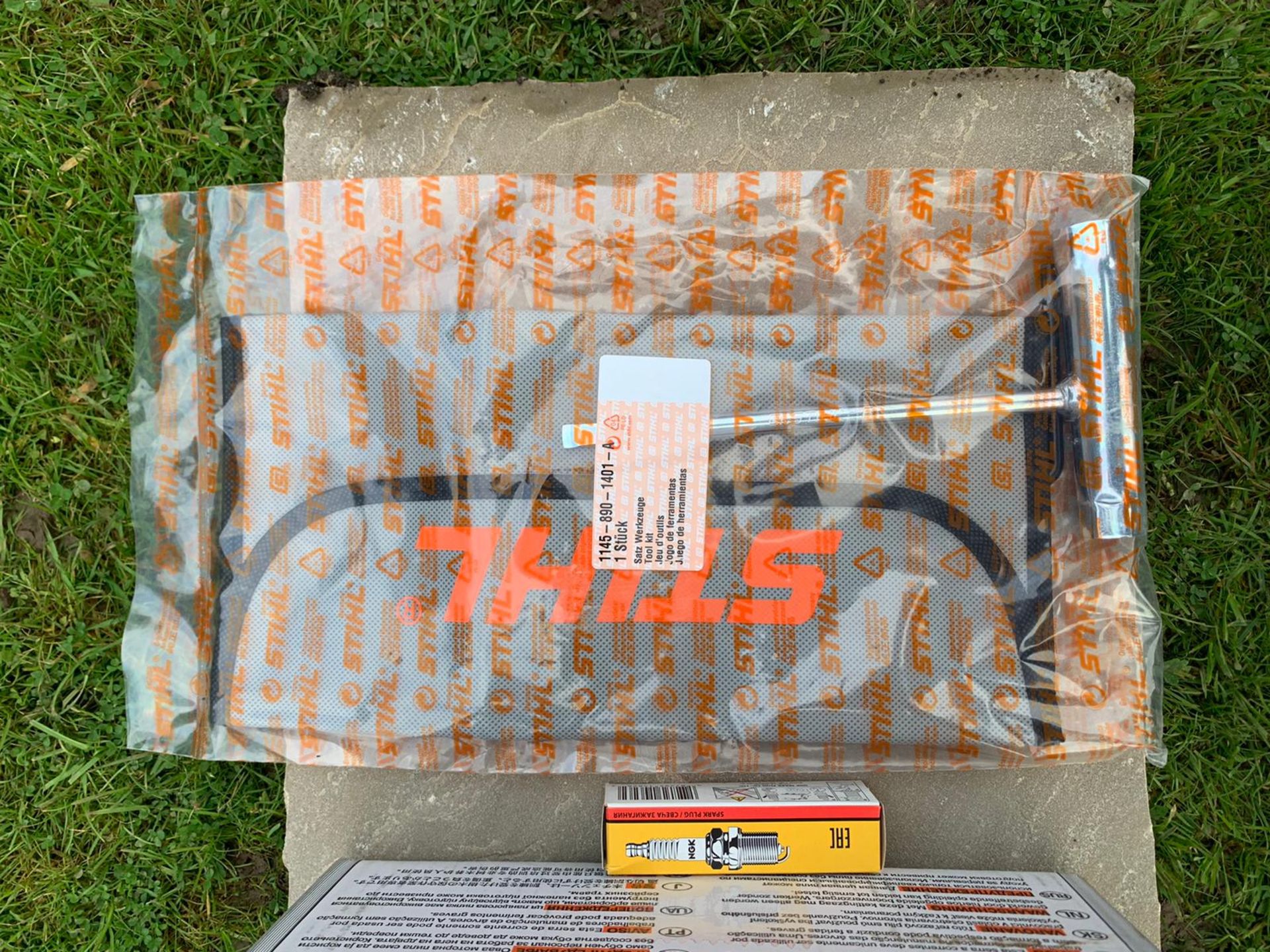 BRAND NEW AND UNUSED STIHL MS201TC TOP HANDLE SAW, C/W MANUAL, SPARK PLUG, MULTI TOOL *NO VAT* - Image 3 of 3