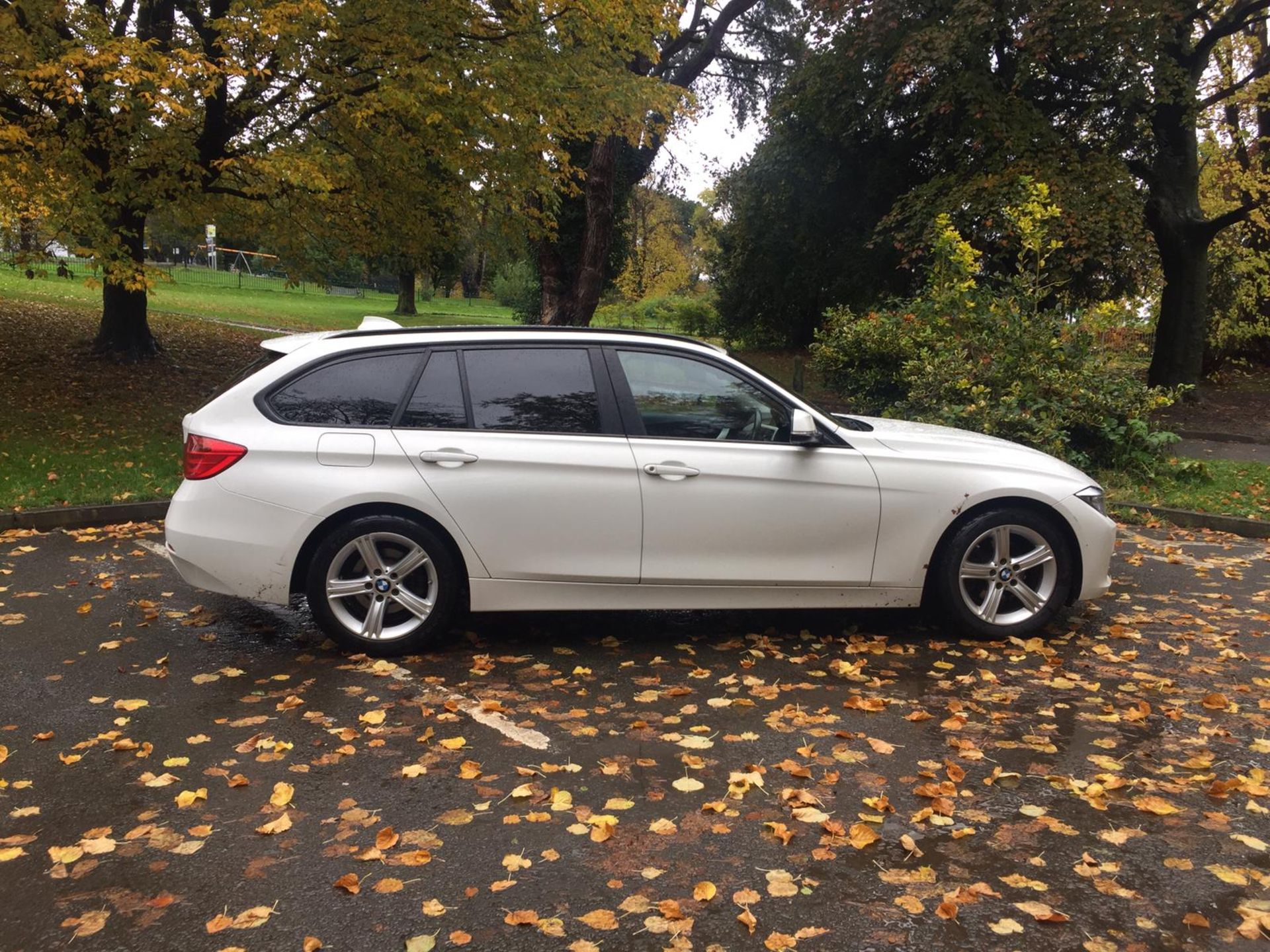 2015/64 REG BMW 316D SE AUTOMATIC 2.0 DIESEL WHITE ESTATE, SHOWING 1 FORMER KEEPER *NO VAT* - Image 8 of 9