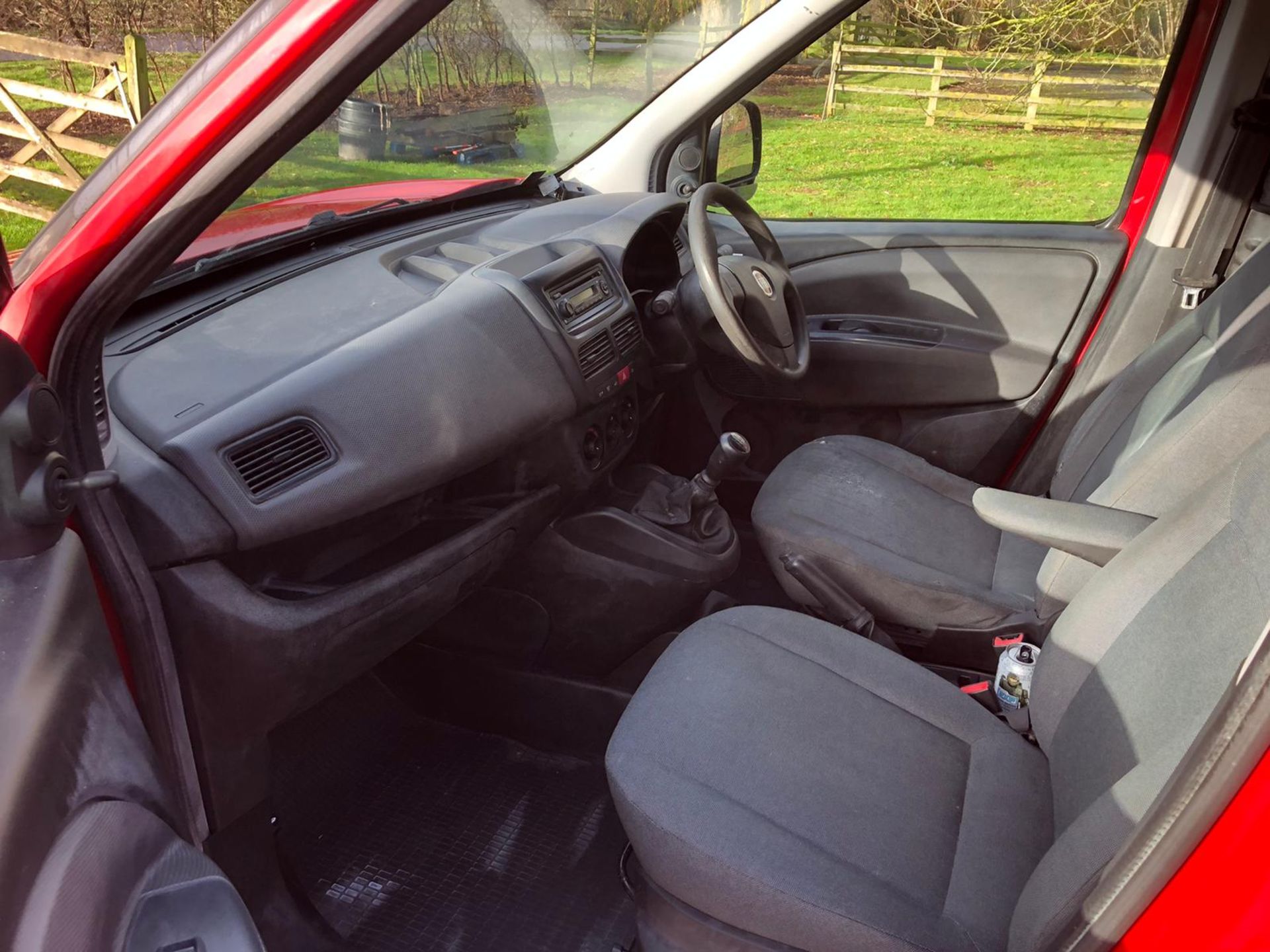 2014/14 REG FIAT DOBLO 16V MULTIJET 1.25 DIESEL RED PANEL VAN, SHOWING 0 FORMER KEEPERS *PLUS VAT* - Image 8 of 12