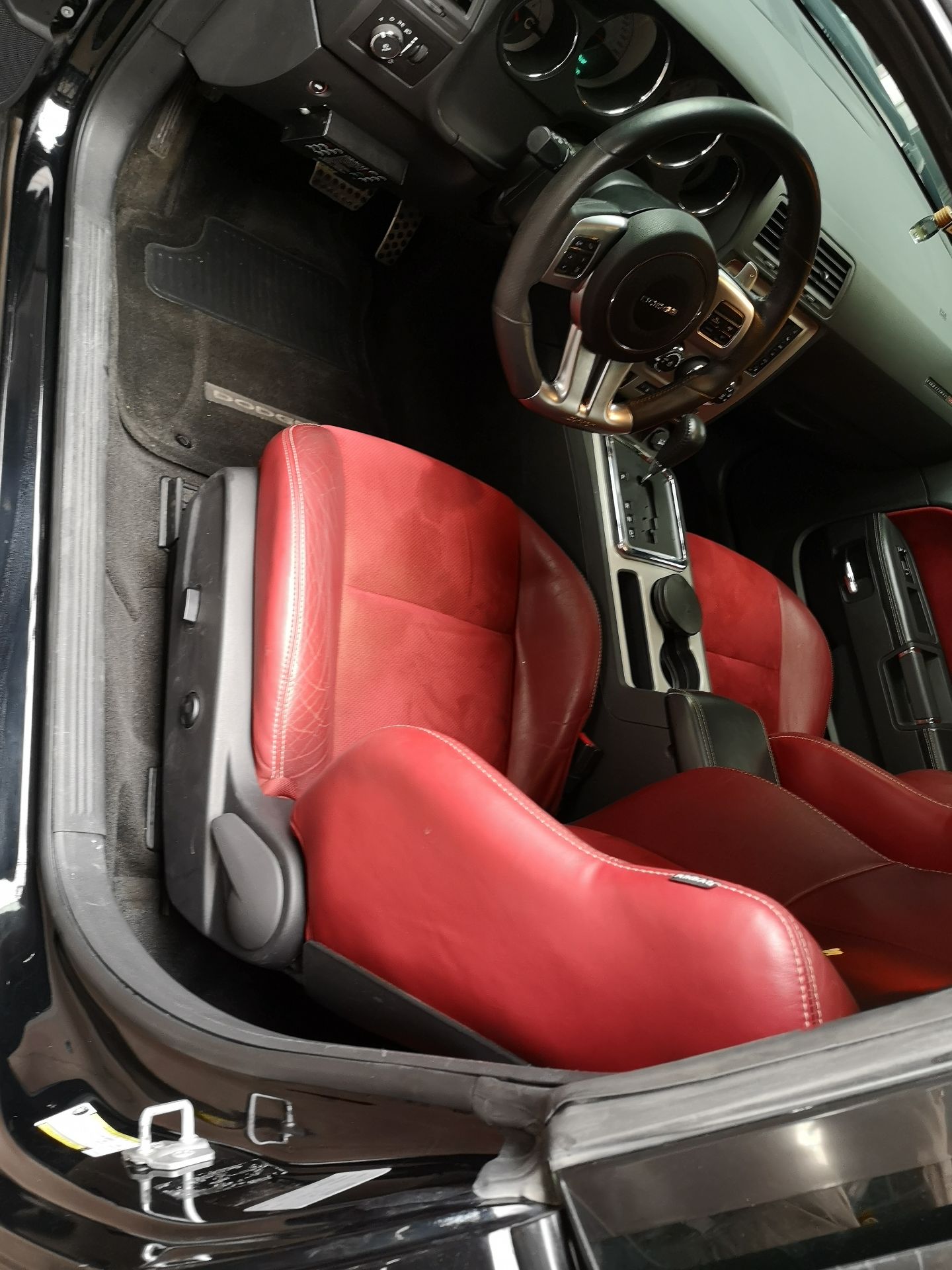 Dodge Challenger SRT8, 392 Hemi 2014, 6.4 Litre 2 Door Sport - Image 10 of 23