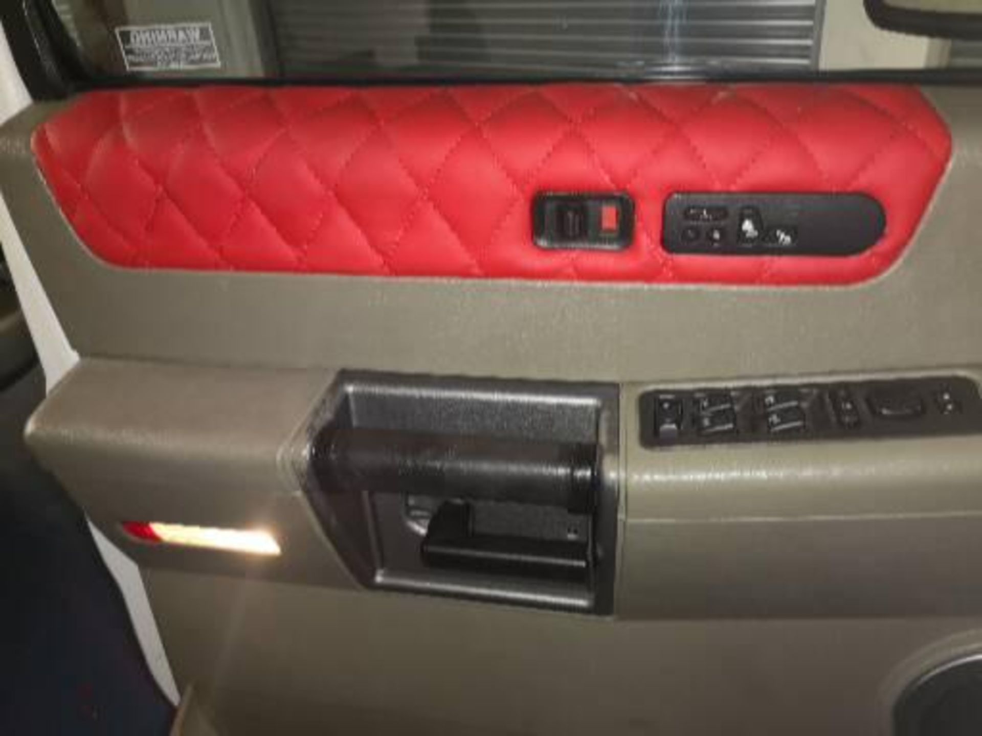 White Hummer H2, 2003 4 x 4 (no vat) SEATS JUST DONE IN RED LEATHER ( NO VAT) - Image 15 of 17