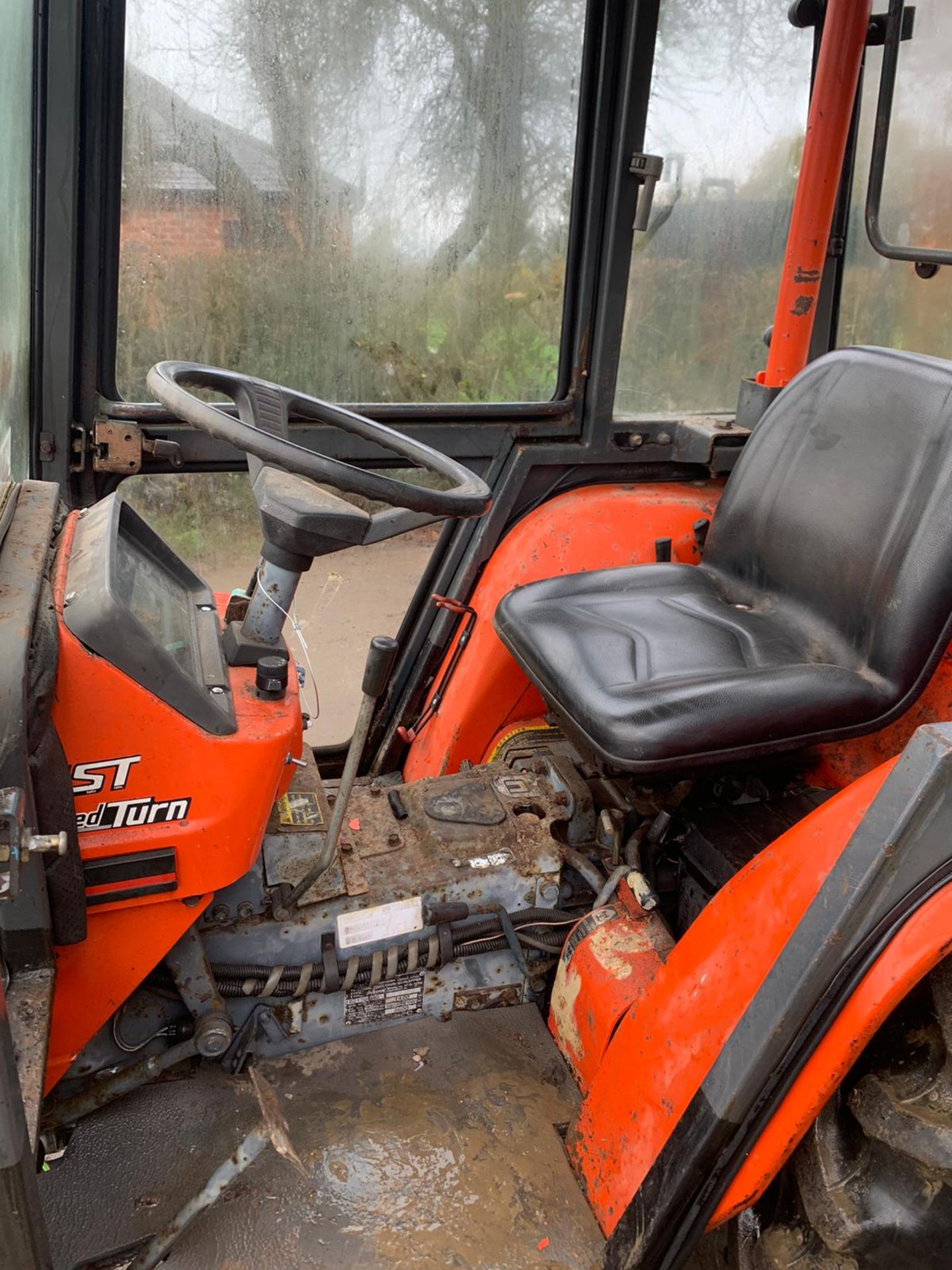 KUBOTA B2150 COMPACT TRACTOR, RUNS AND DRIVES, FULLY GLASS CAB, 275 HOURS *PLUS VAT* - Image 5 of 5