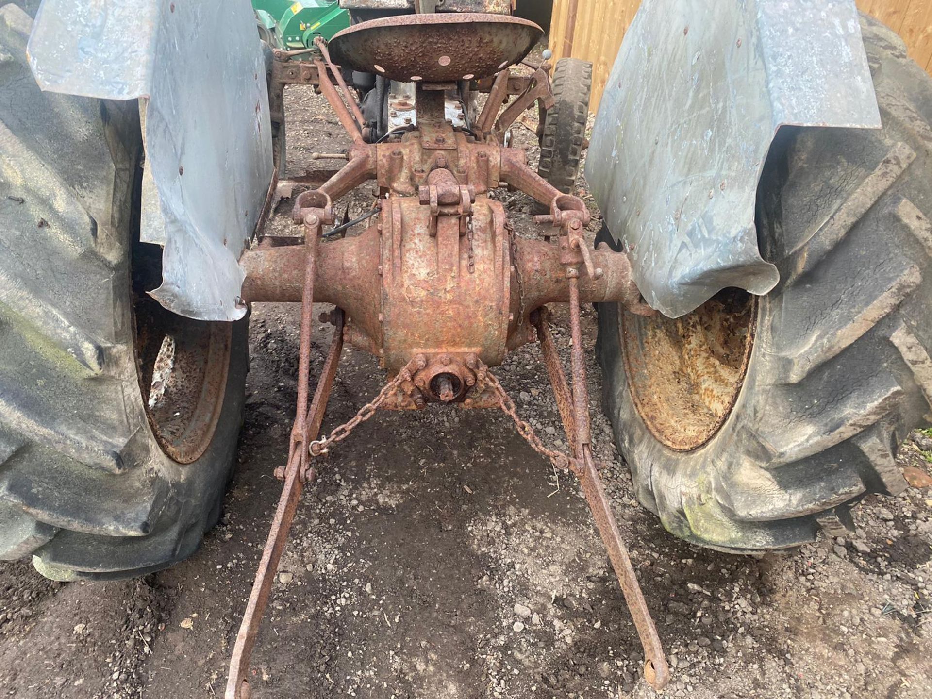 FERGUSON T20 DIESEL TRACTOR, IN NEED OF FULL RESTORATION, LOADING NO PROBLEM *PLUS VAT* - Image 2 of 7