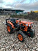 KUBOTA B7100 COMPACT TRACTOR, RUNS, DRIVES, LIFTS, C/W PALLET FORKS, FRONT WEIGHTS, LOW 623 HOURS