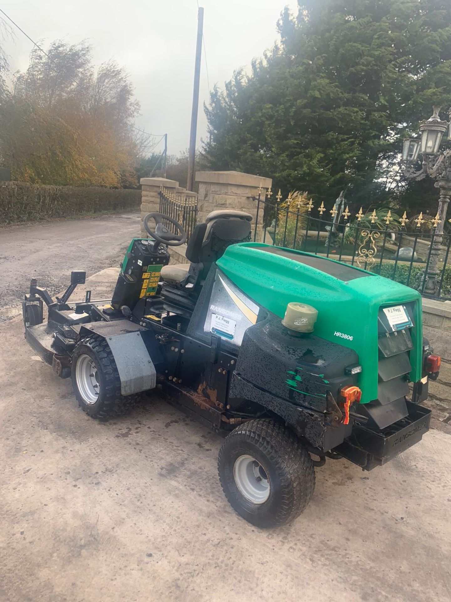 RANSOMES HR3806 OUT FRONT RIDE ON LAWN MOWER, RUNS, DRIVES AND CUTS *PLUS VAT* - Image 5 of 5
