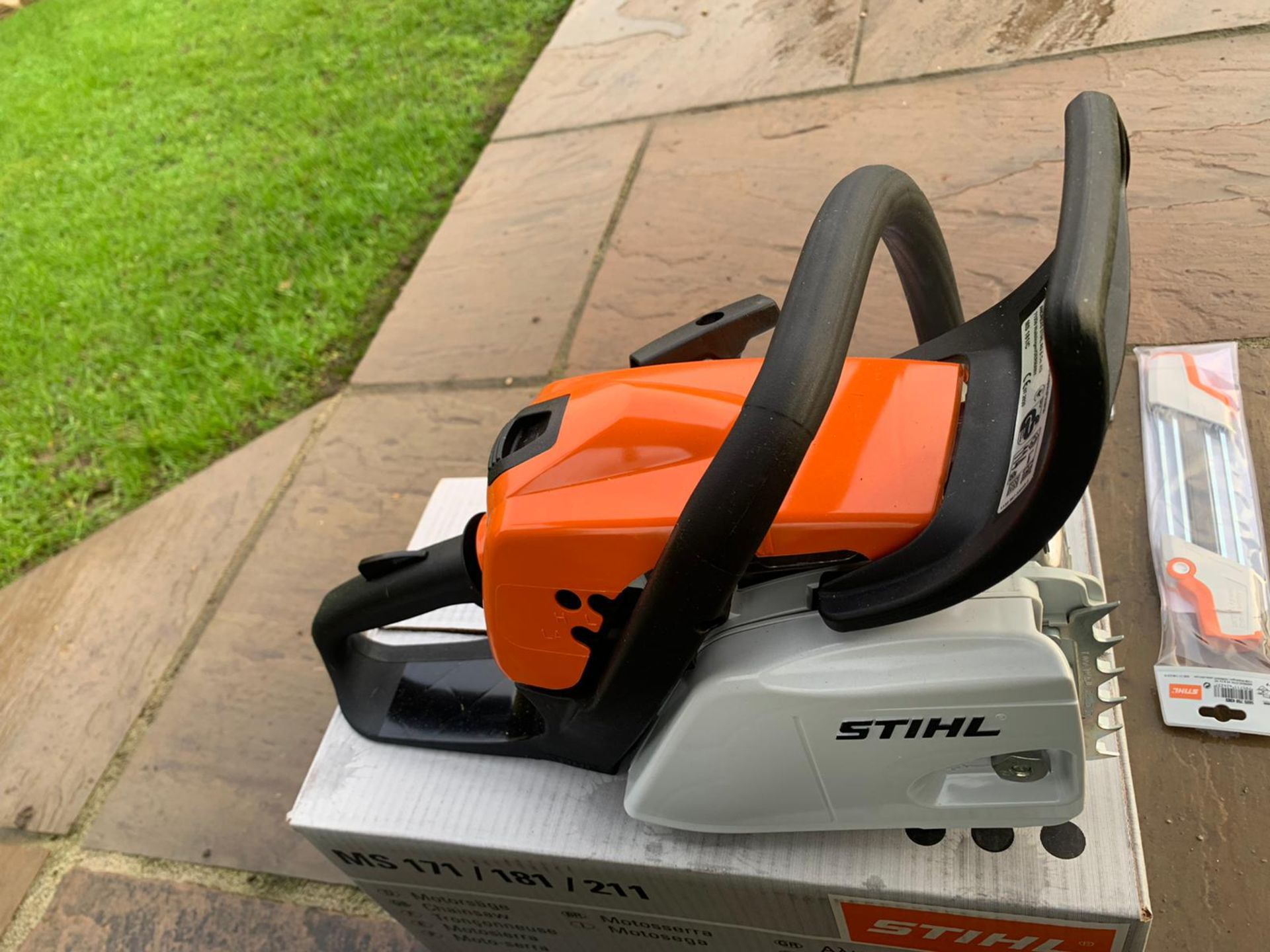 BRAND NEW & UNUSED STIHL MS181 CHAINSAW, C/W 14" BAR X2 CHAINS, MANUAL, TOOLS, 2IN1 FILE, BAR COVER - Image 4 of 6