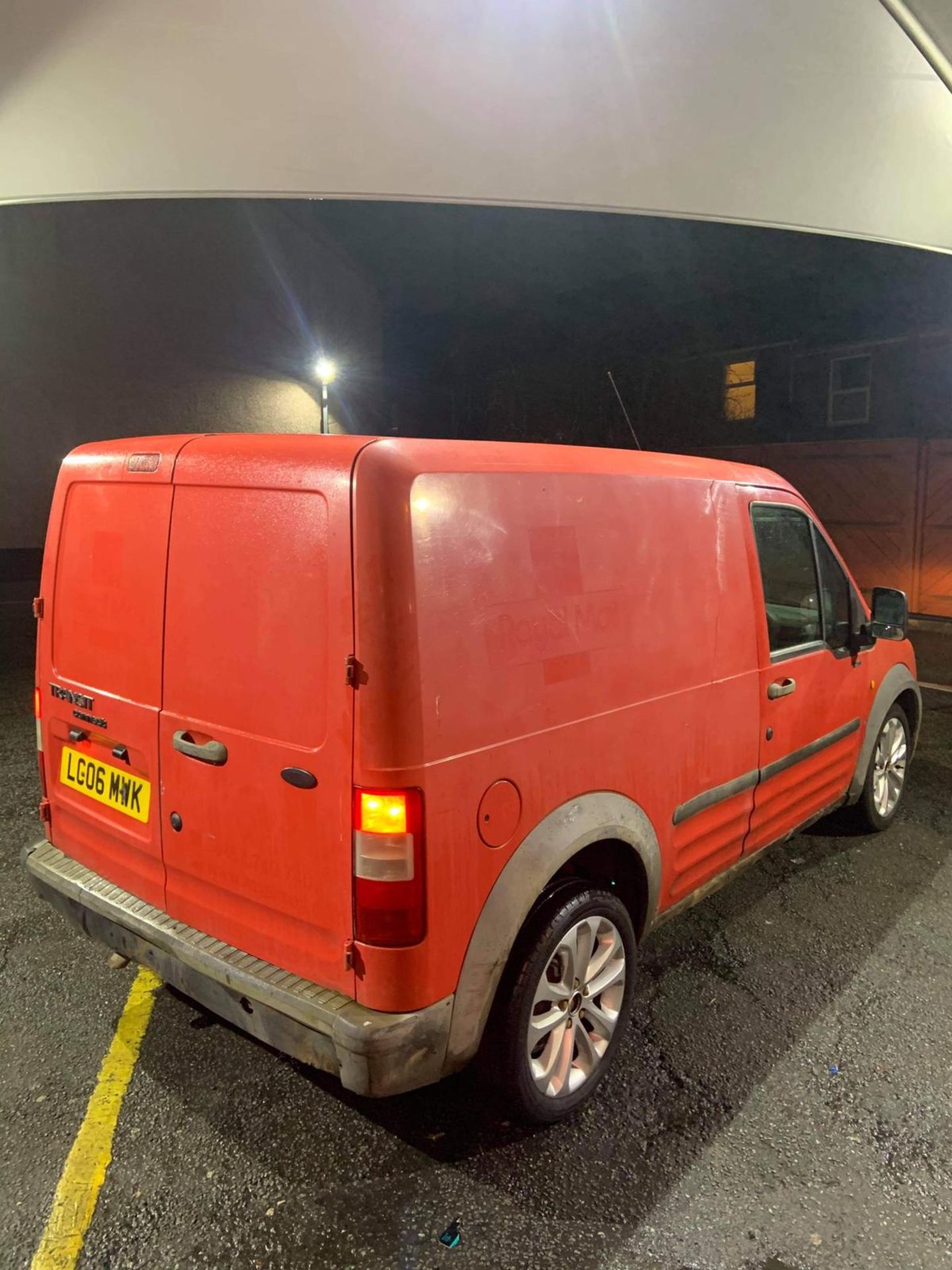 2006/06 REG FORD TRANSIT CONNECT L200 TD SWB 1.8 DIESEL RED PANEL VAN, SHOWING 2 FORMER KEEPERS - Image 4 of 8