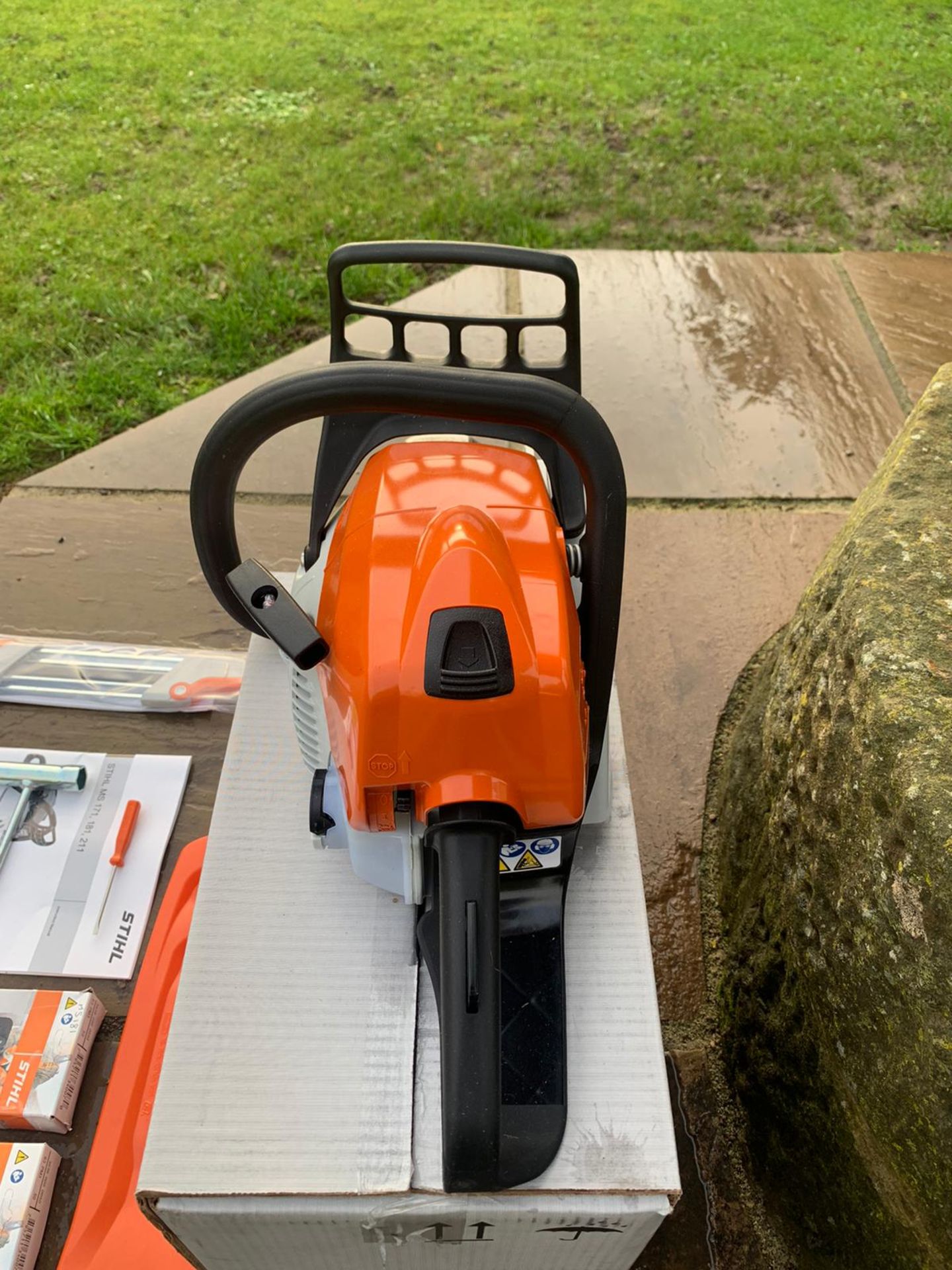 BRAND NEW & UNUSED STIHL MS181 CHAINSAW, C/W 14" BAR X2 CHAINS, MANUAL, TOOLS, 2IN1 FILE, BAR COVER - Image 2 of 6