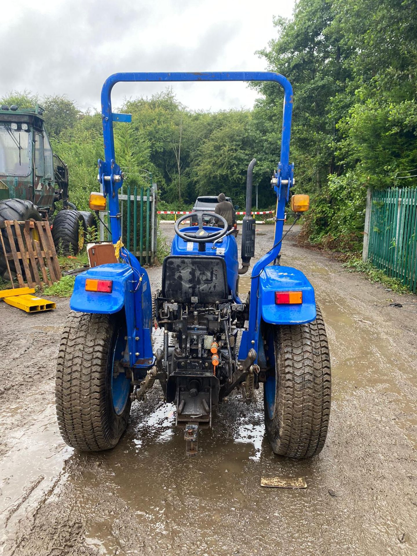 JIMNA 254T COMPACT TRACTOR, 4 WHEEL DRIVE, RUNS, WORKS AND DRIVES *PLUS VAT* - Image 4 of 4