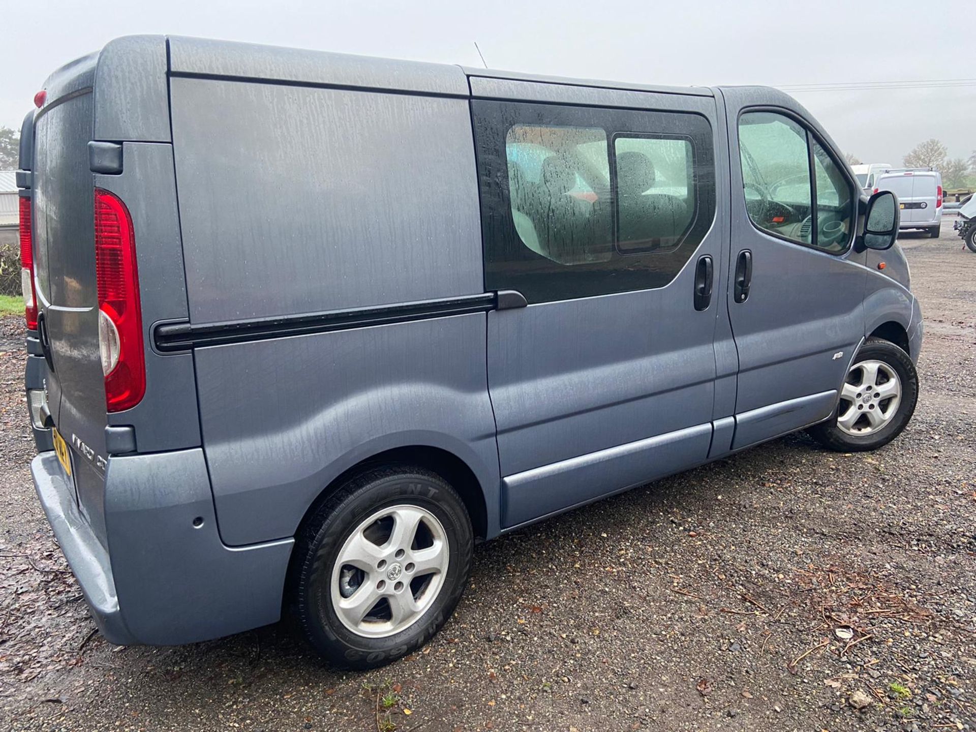 2011/61 REG VAUXHALL VIVARO 2900 SPORT CDTI SW 2.0 DIESEL GREY PANEL VAN, SHOWING 1 FORMER KEEPER - Image 6 of 12