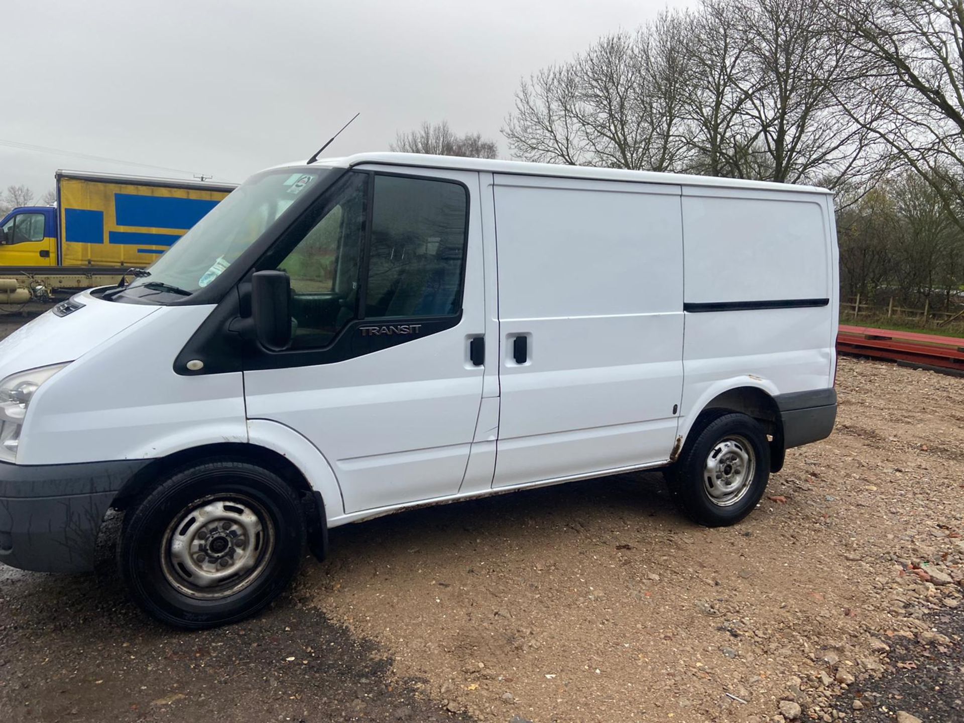 2011/11 REG FORD TRANSIT 115 T280S ECON FW 2.2 DIESEL WHITE PANEL VAN, SHOWING 0 FORMER KEEPERS - Image 3 of 11