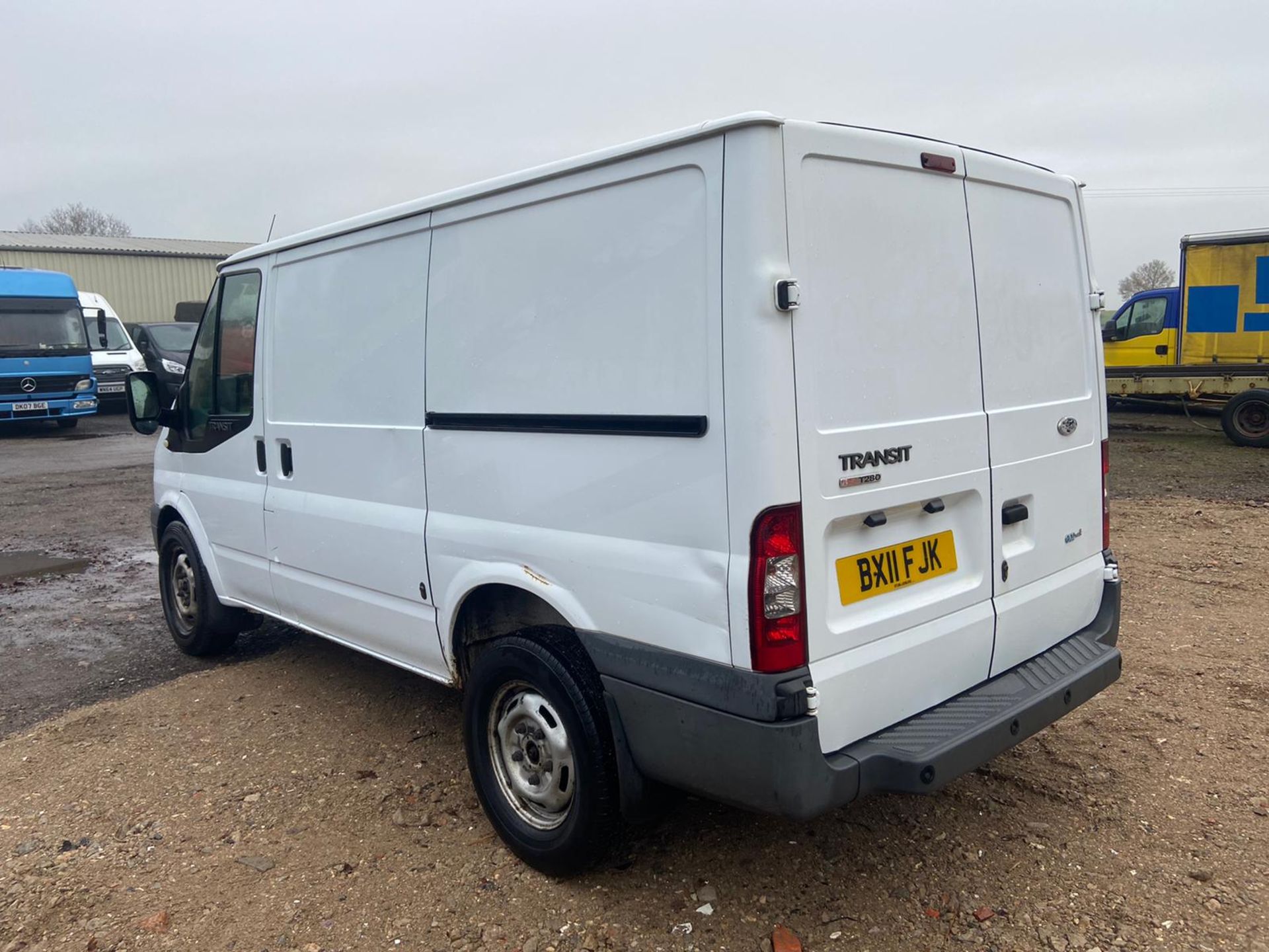 2011/11 REG FORD TRANSIT 115 T280S ECON FW 2.2 DIESEL WHITE PANEL VAN, SHOWING 0 FORMER KEEPERS - Image 4 of 11