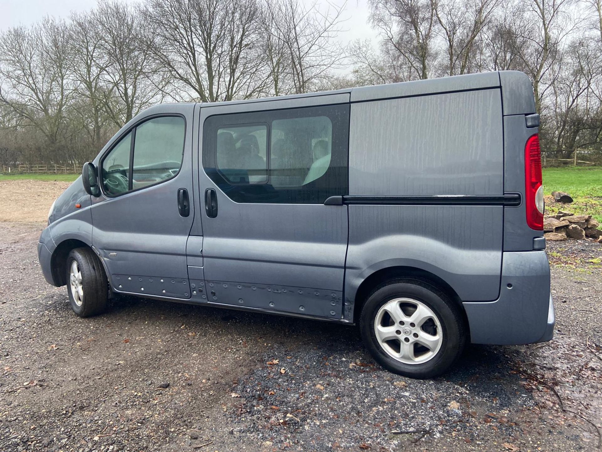 2011/61 REG VAUXHALL VIVARO 2900 SPORT CDTI SW 2.0 DIESEL GREY PANEL VAN, SHOWING 1 FORMER KEEPER - Image 4 of 12